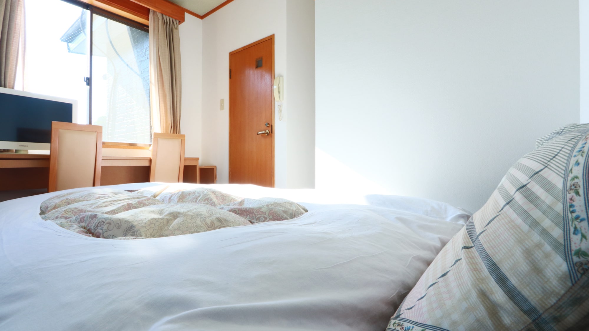 Twin room (1-2 persons)