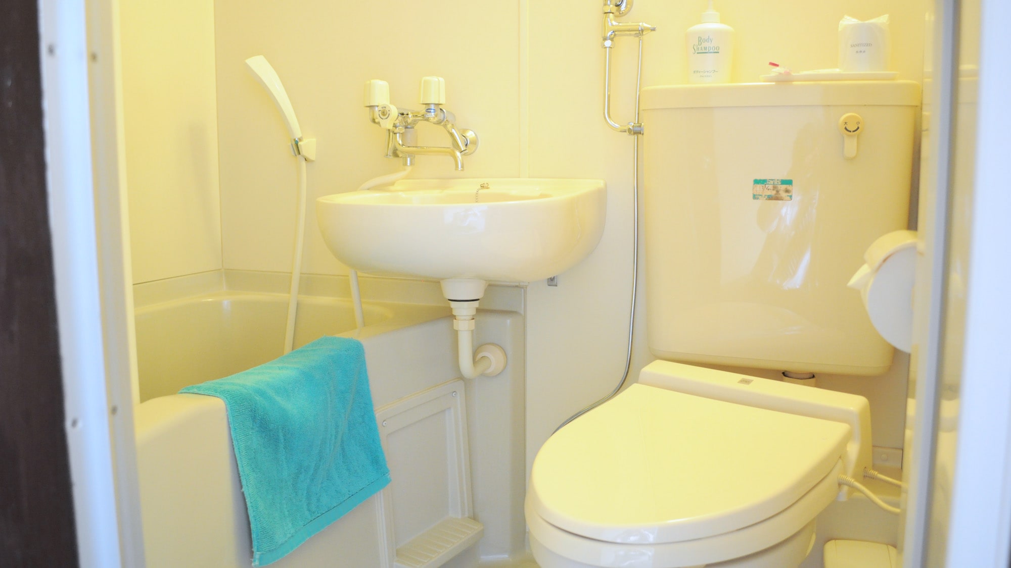 [Unit bath] Available in Single A and Twin Rooms.