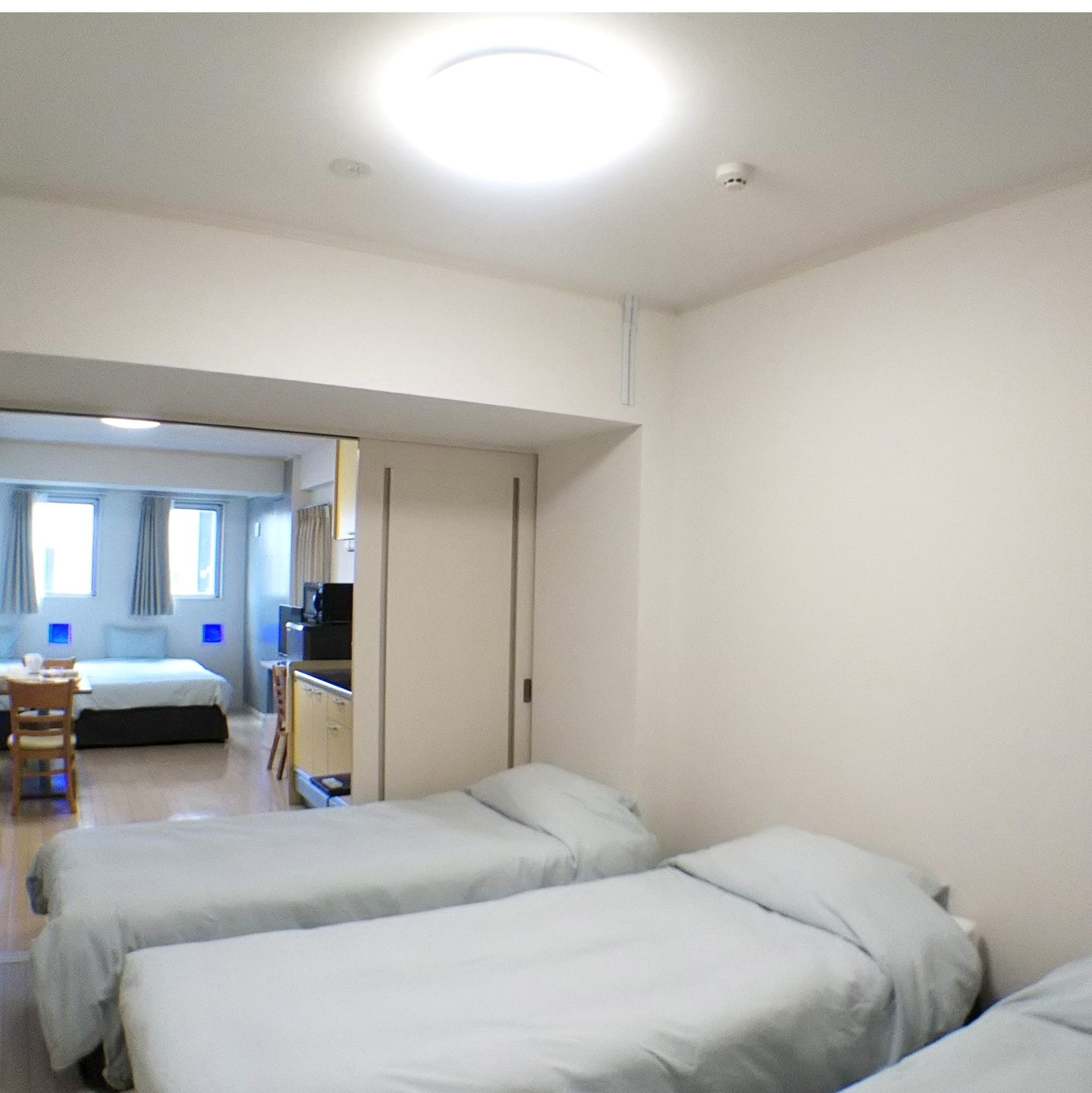 5 beds! It's rare to find a place in Naha where this many people can stay!