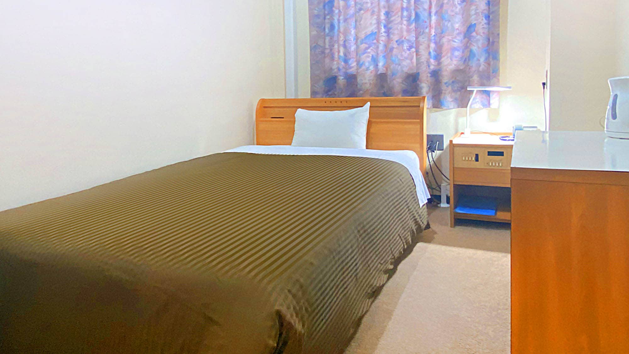 Single room [1 97cm wide bed]