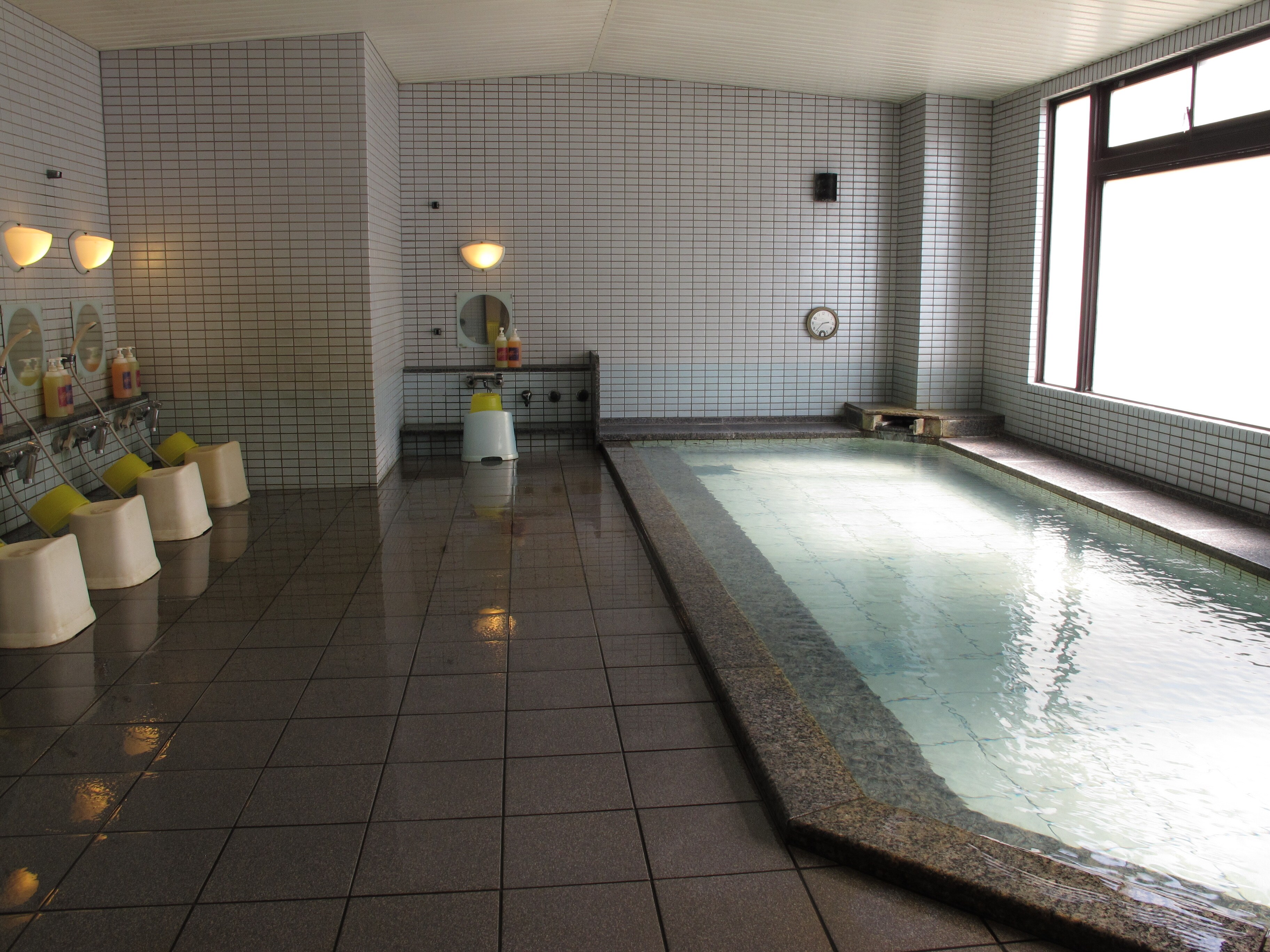 Hotel Platon's large natural hot spring bath