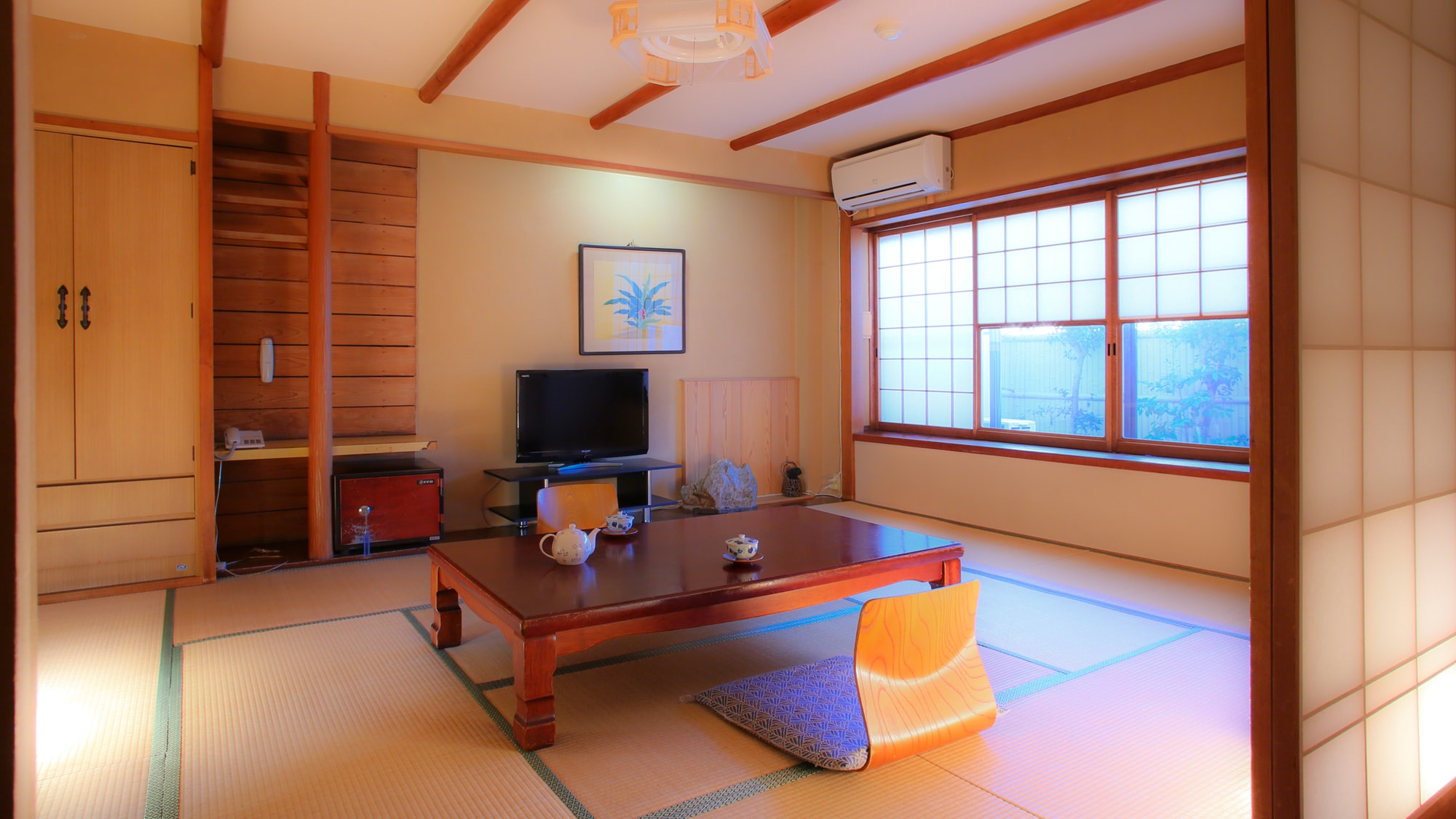 Showa retro and emotional guest room