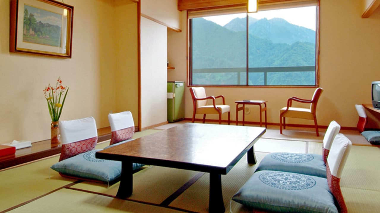 [Non-smoking] Japanese-style room 10 tatami mats / capacity 4 people