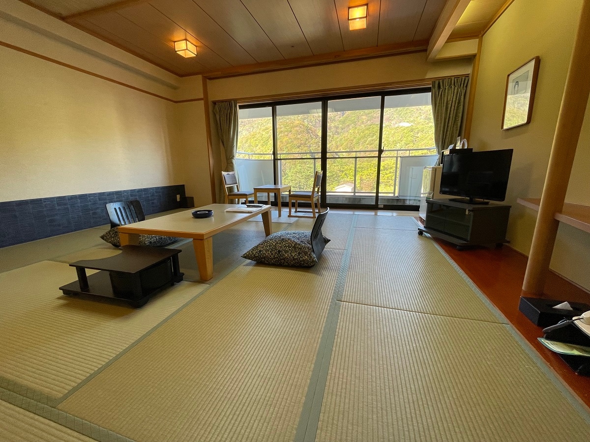新館日式房間 12.5 榻榻米房間 可眺望吾妻山
