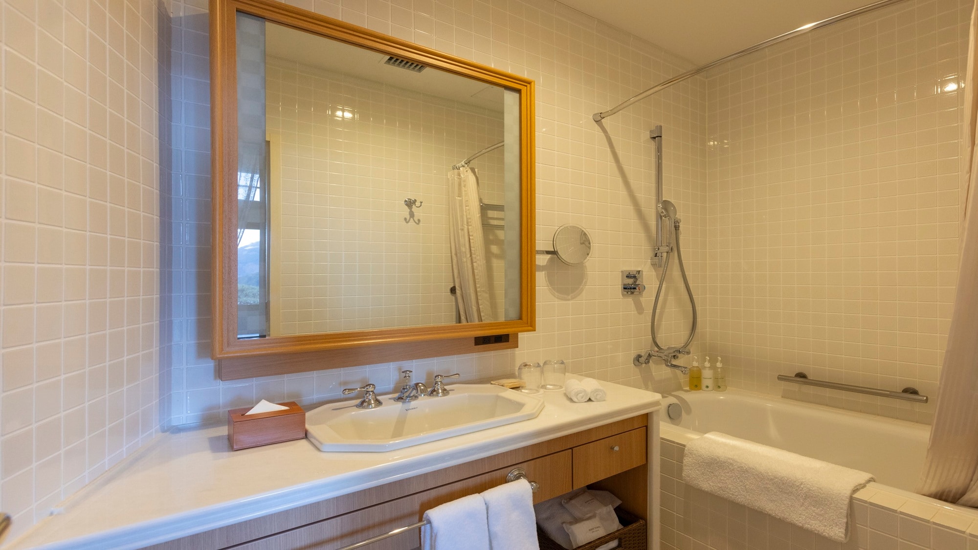 Main building: Bathroom