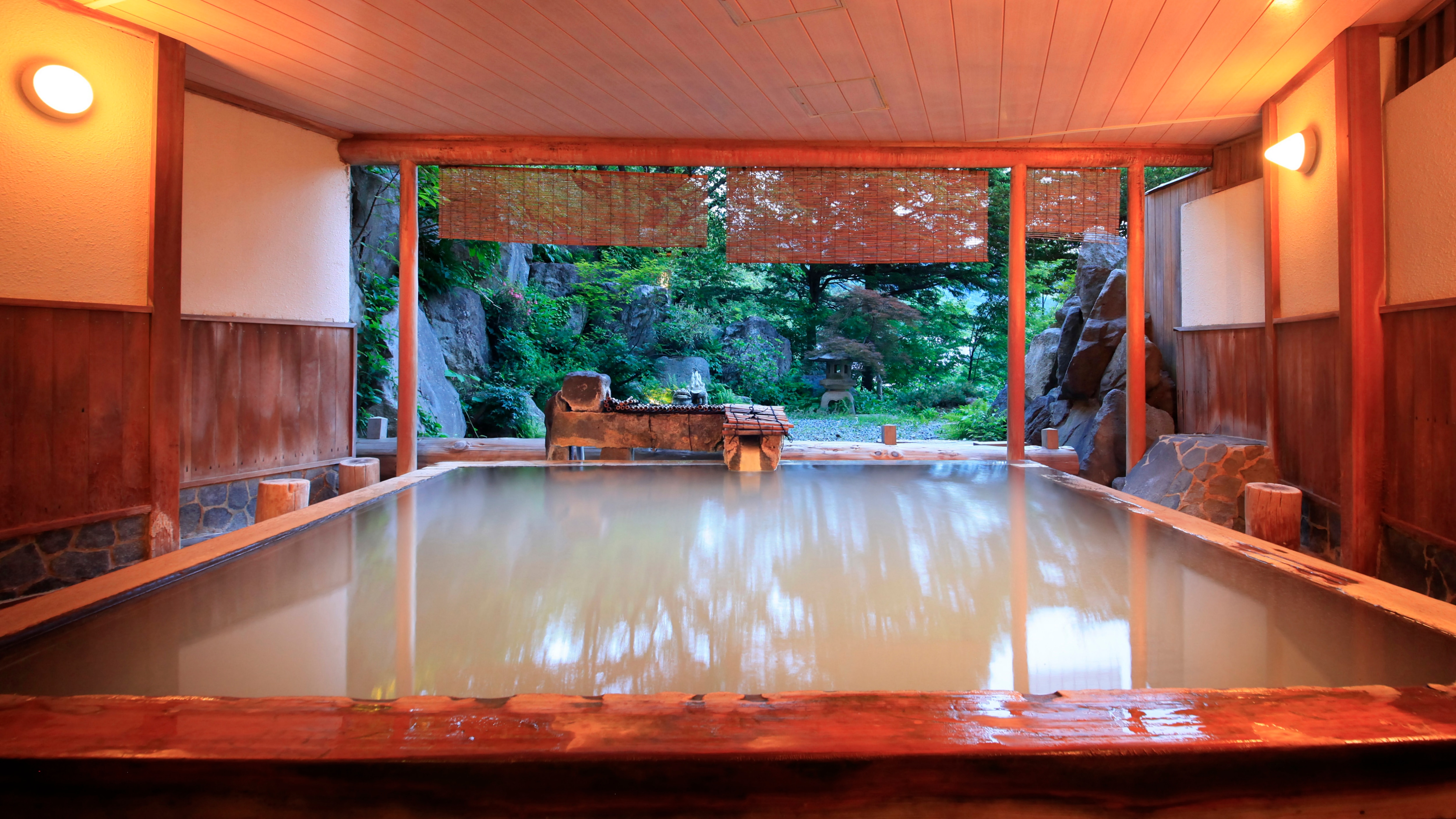 Garden open-air bath / You can enjoy the hot spring in a different atmosphere from morning till night * Image