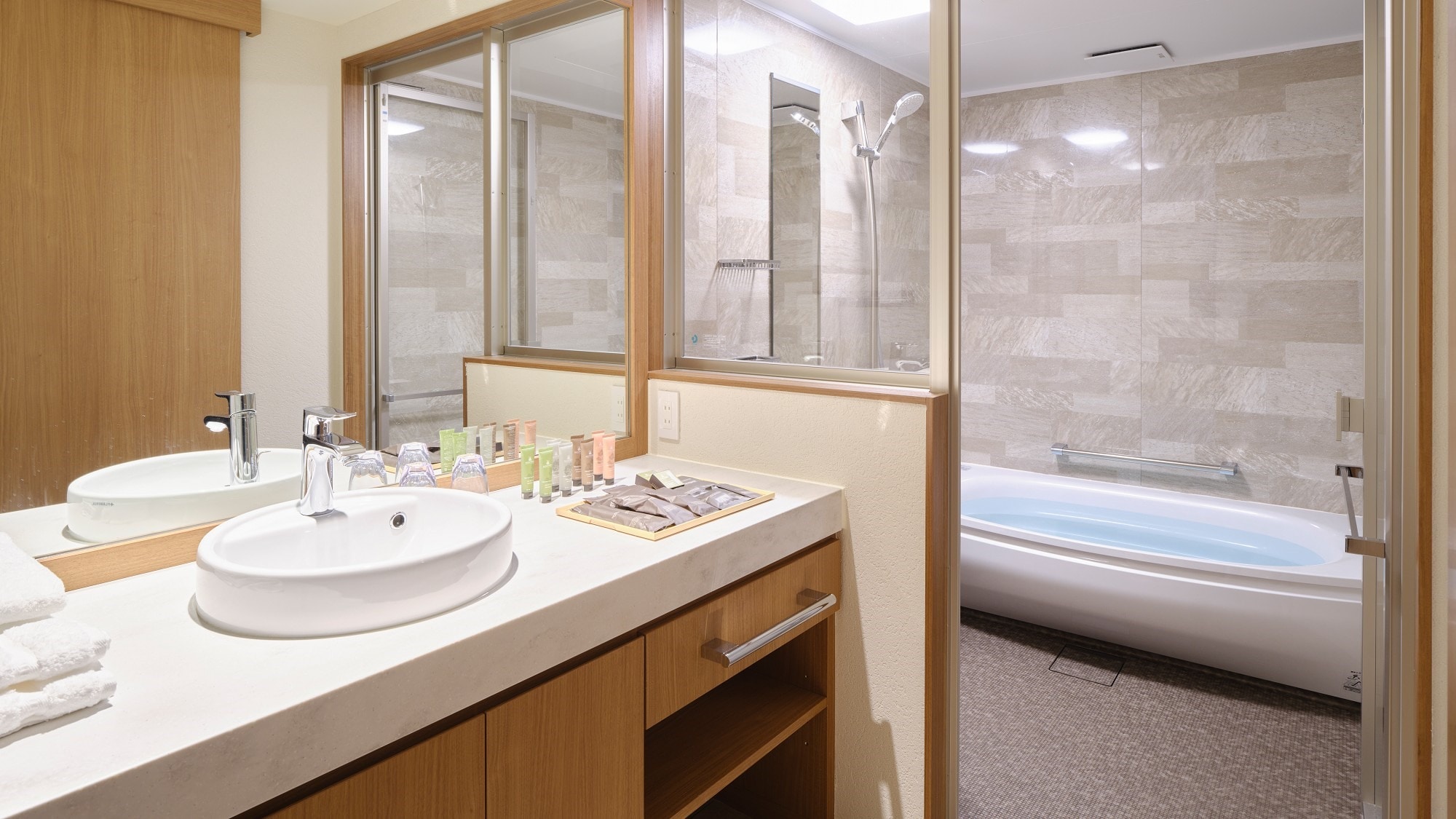 [South Wing Superior Suite] Clean and spacious bathroom