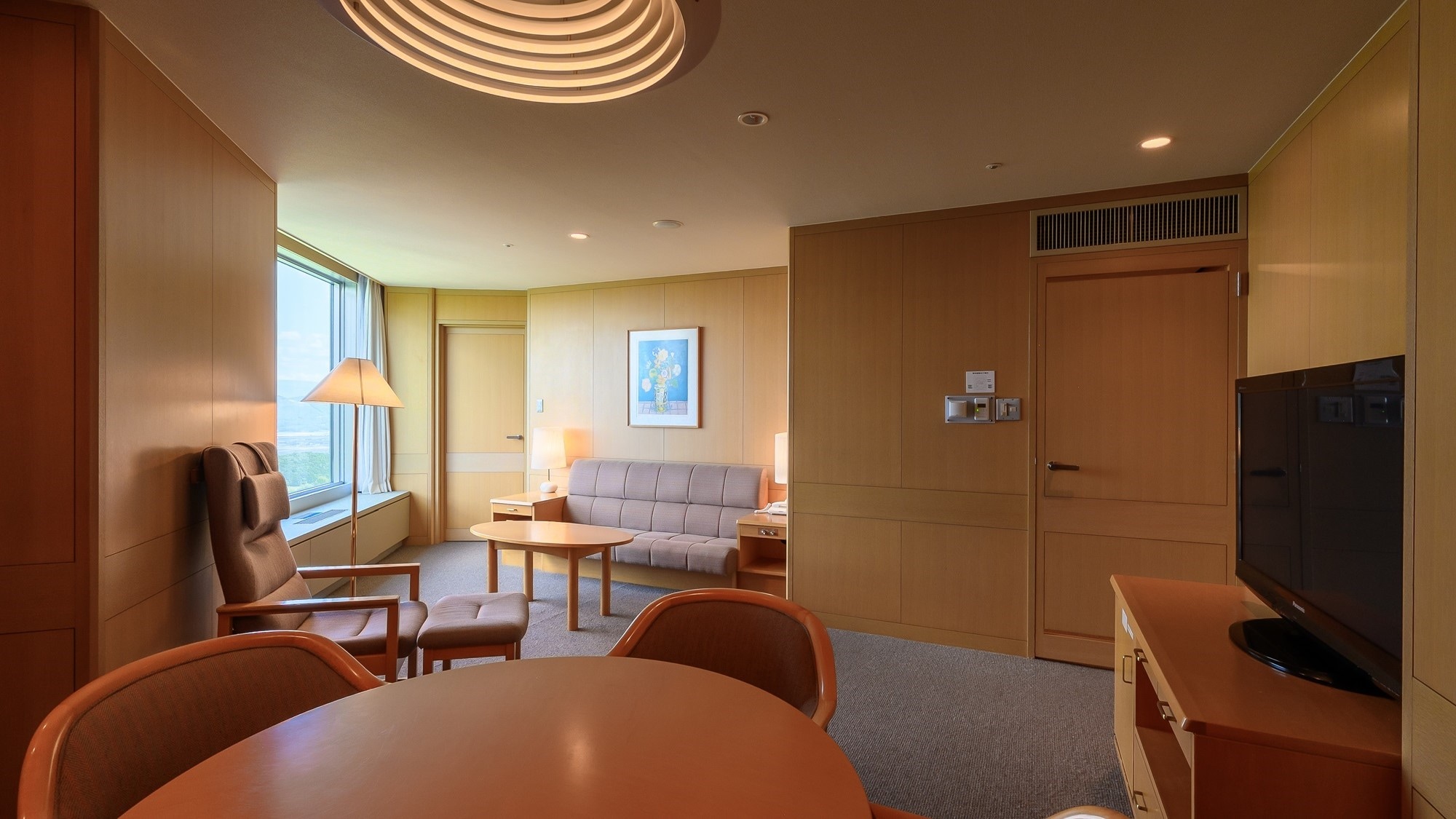 Lantai 3 hingga 11: Kamar Suite [Ruang Tamu]