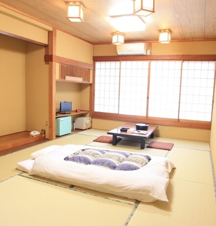 U Annex 1F Japanese-style room 12 tatami mats U102