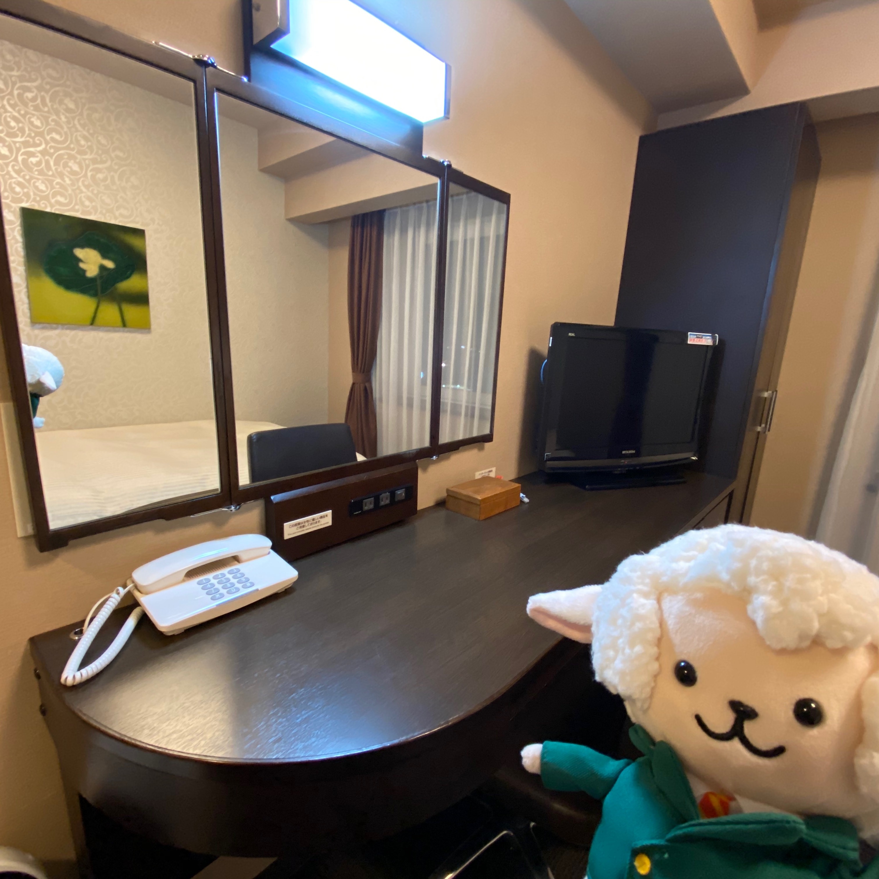 九樓設有三面鏡子。