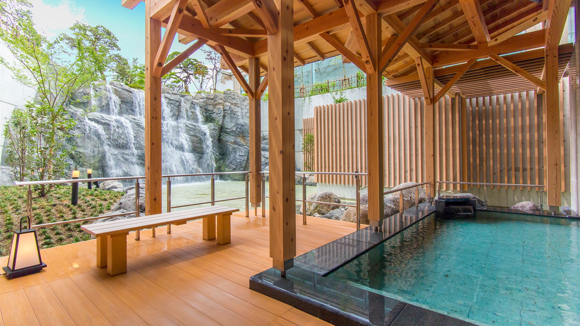 [Men's large bath] Open-air bath with a view of the waterfall "Tonotaki"
