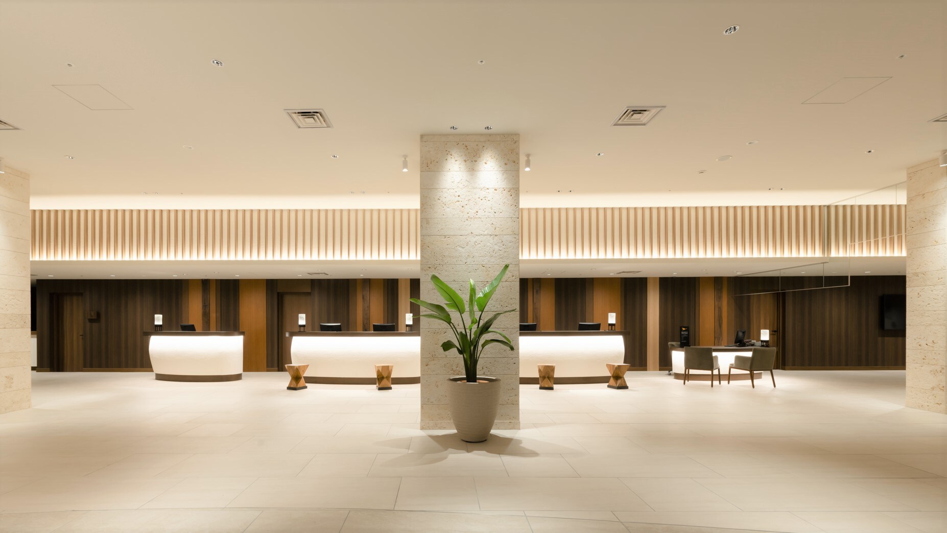 [Front] We will entertain our customers in the sophisticated space of Novotel.