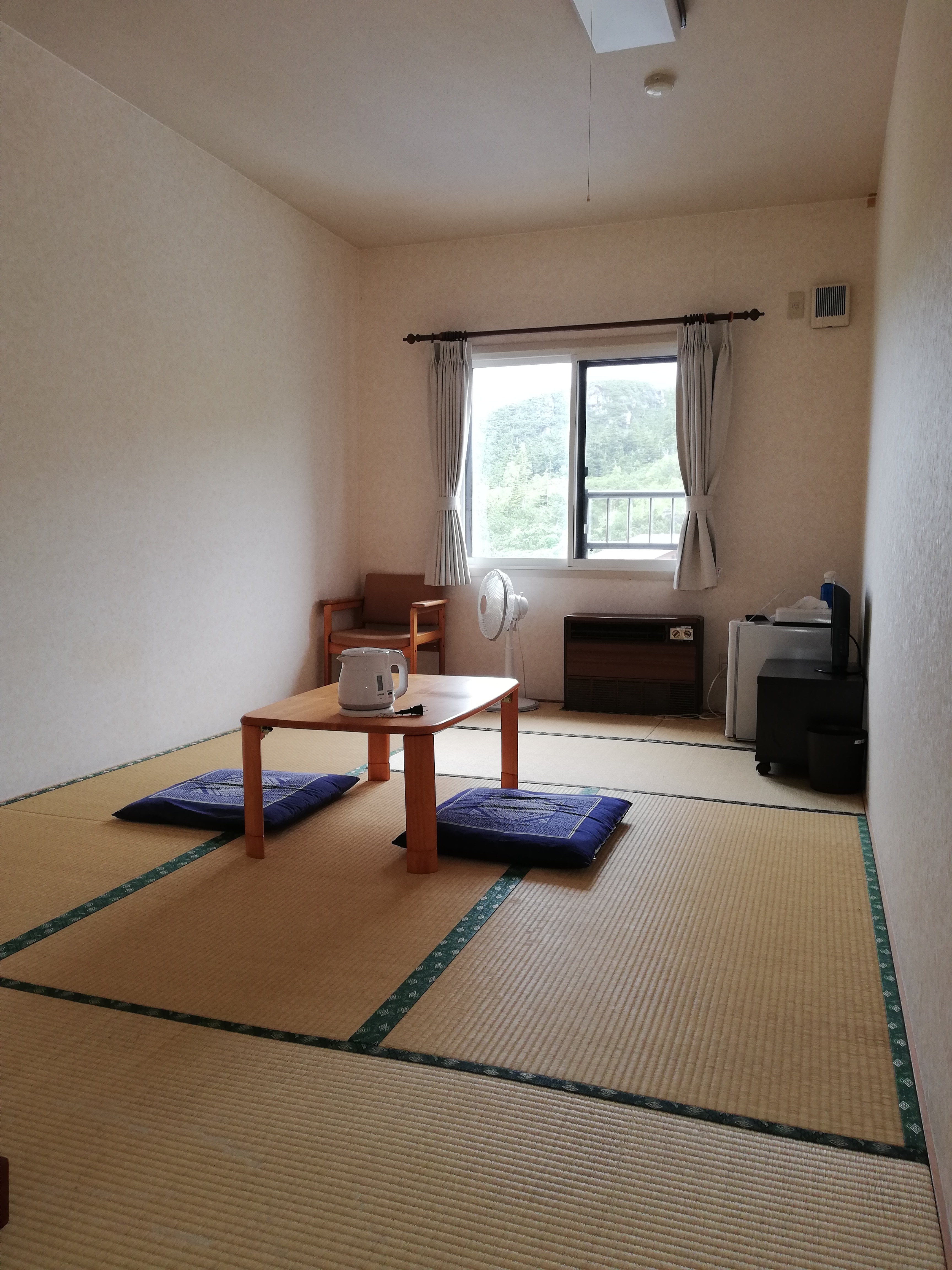 6 kamar bergaya Jepang tatami, tanpa kamar mandi atau toilet