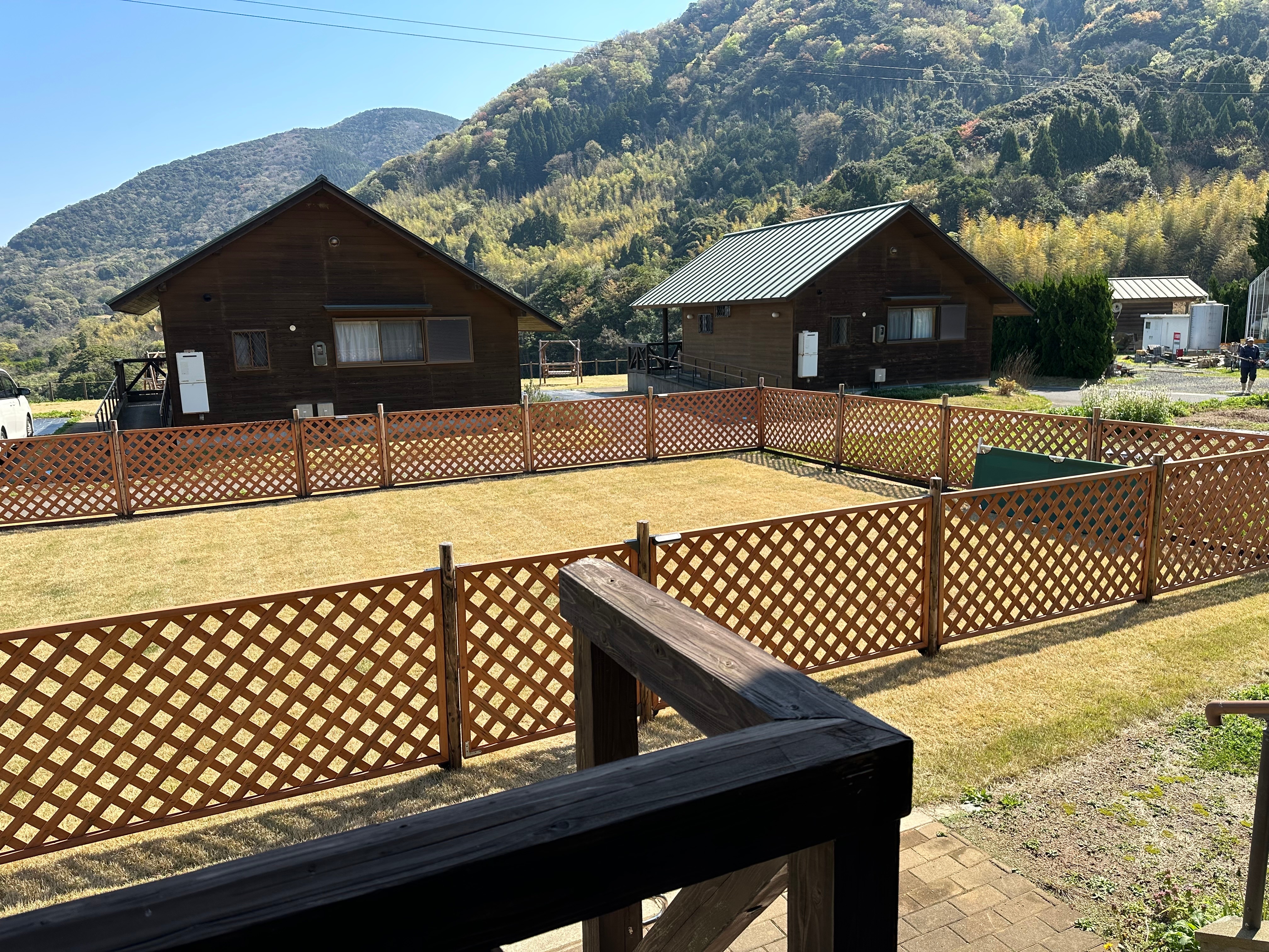 Dog-in-Cottage - Exterior of the dog run