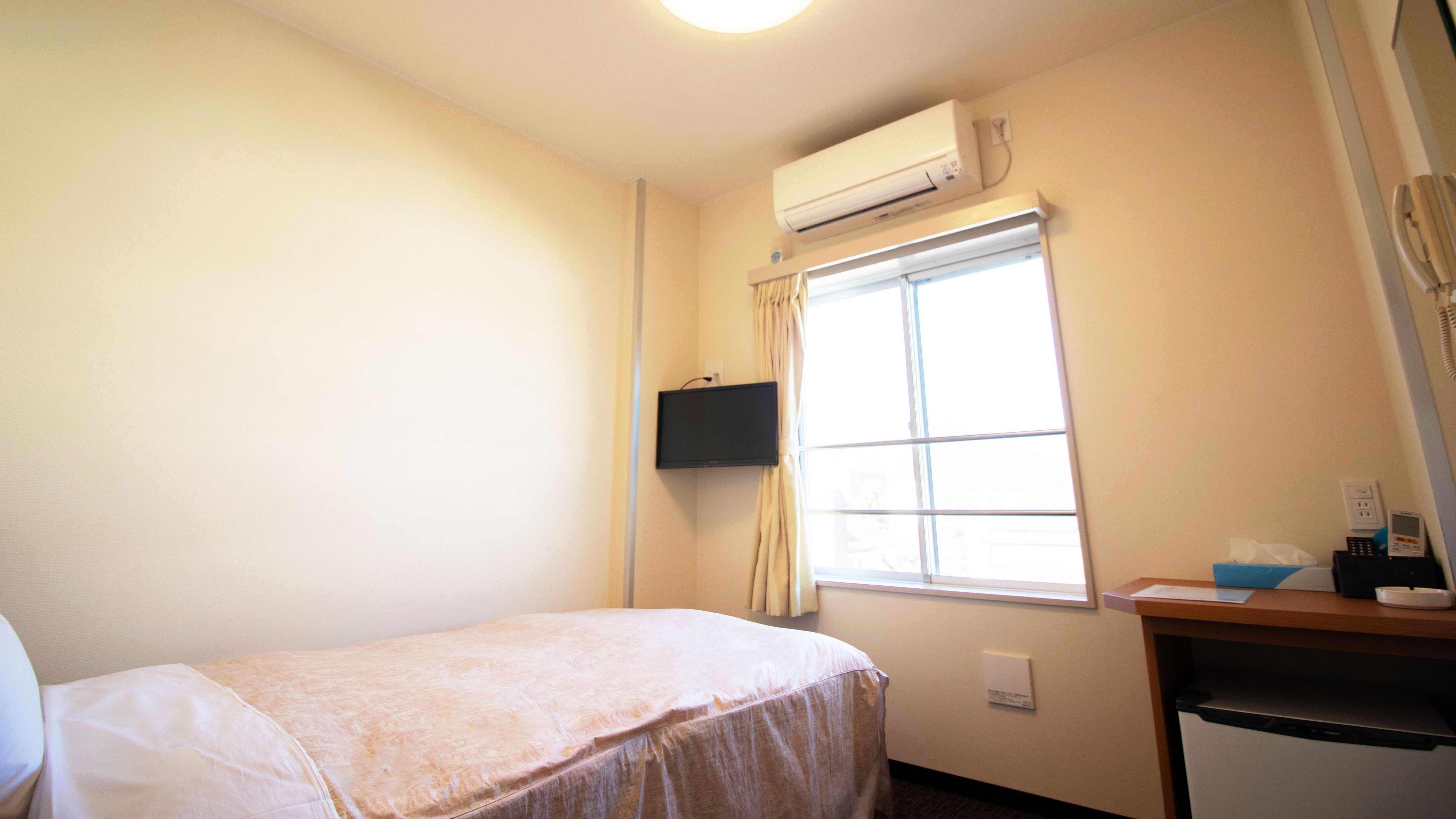 Single Room (Smoking)