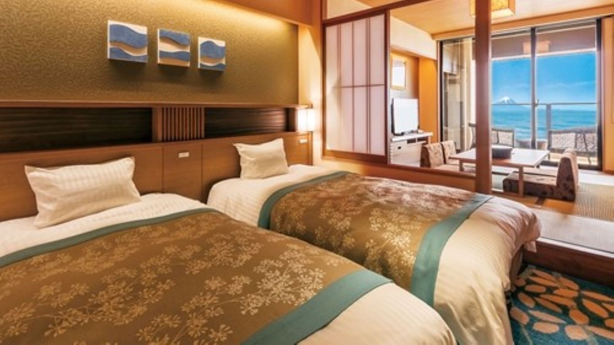 Enjoy a relaxing time while looking out at the sea.