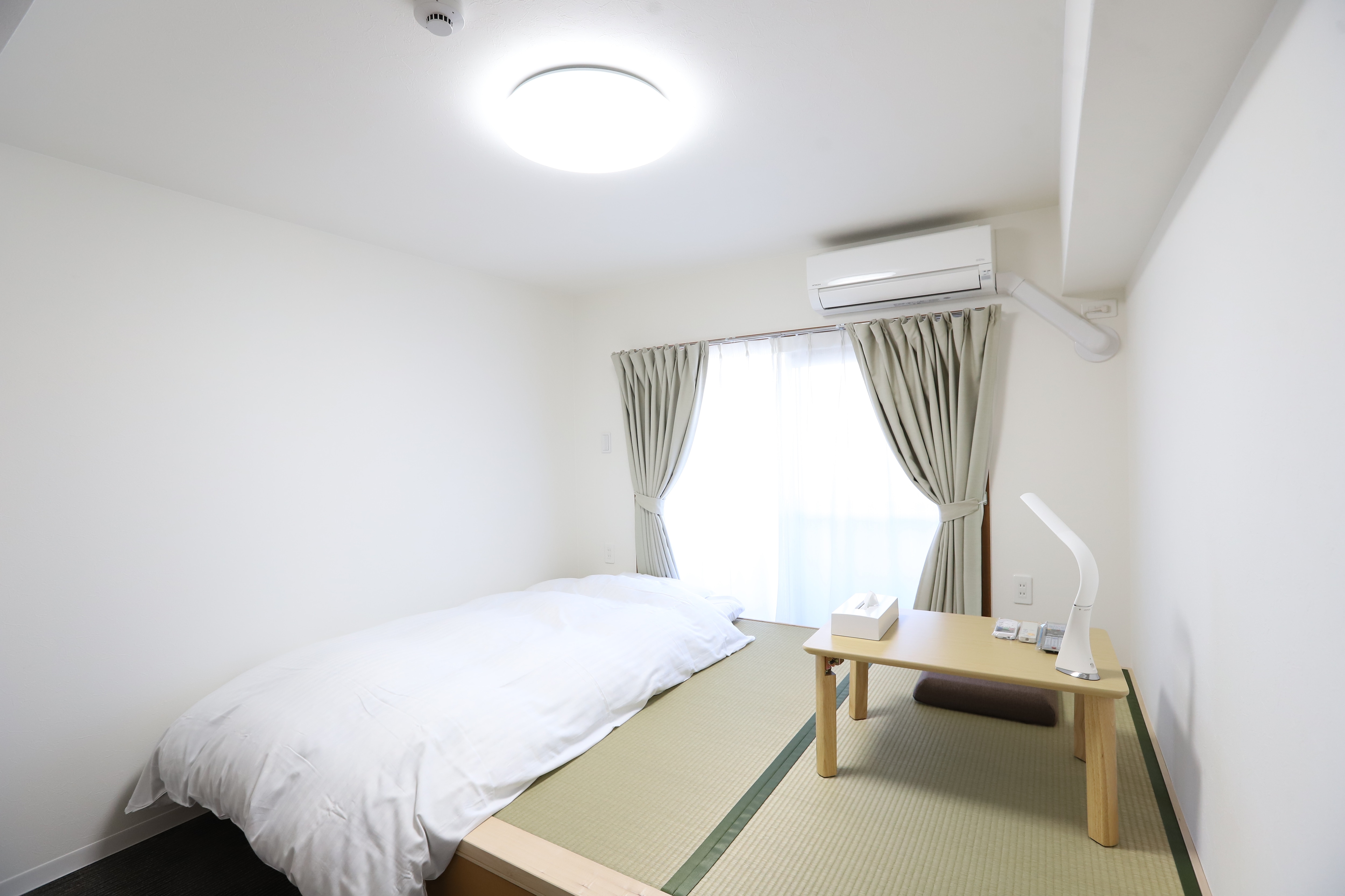 UD Japanese-Western room with raised floor, non-smoking