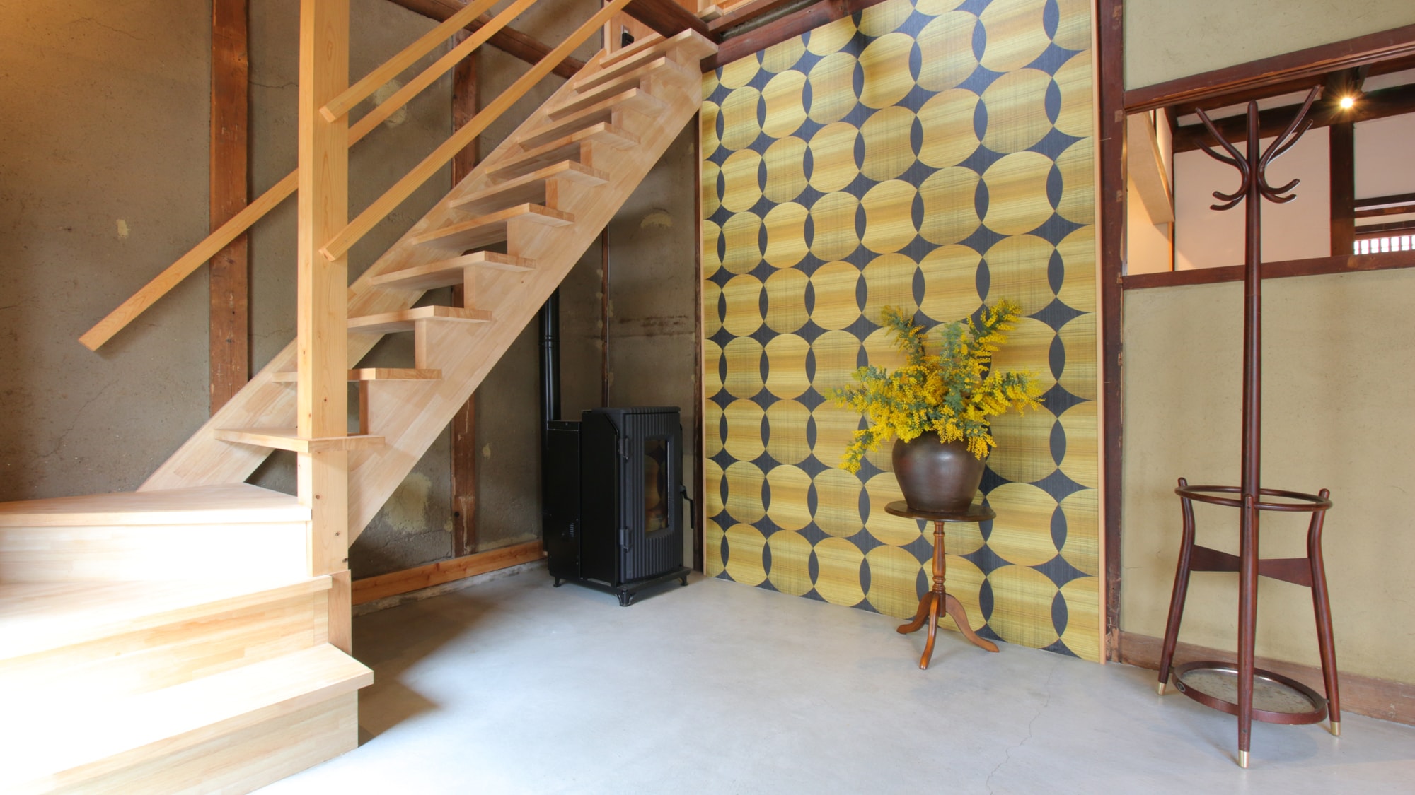 [1st Floor Entrance]