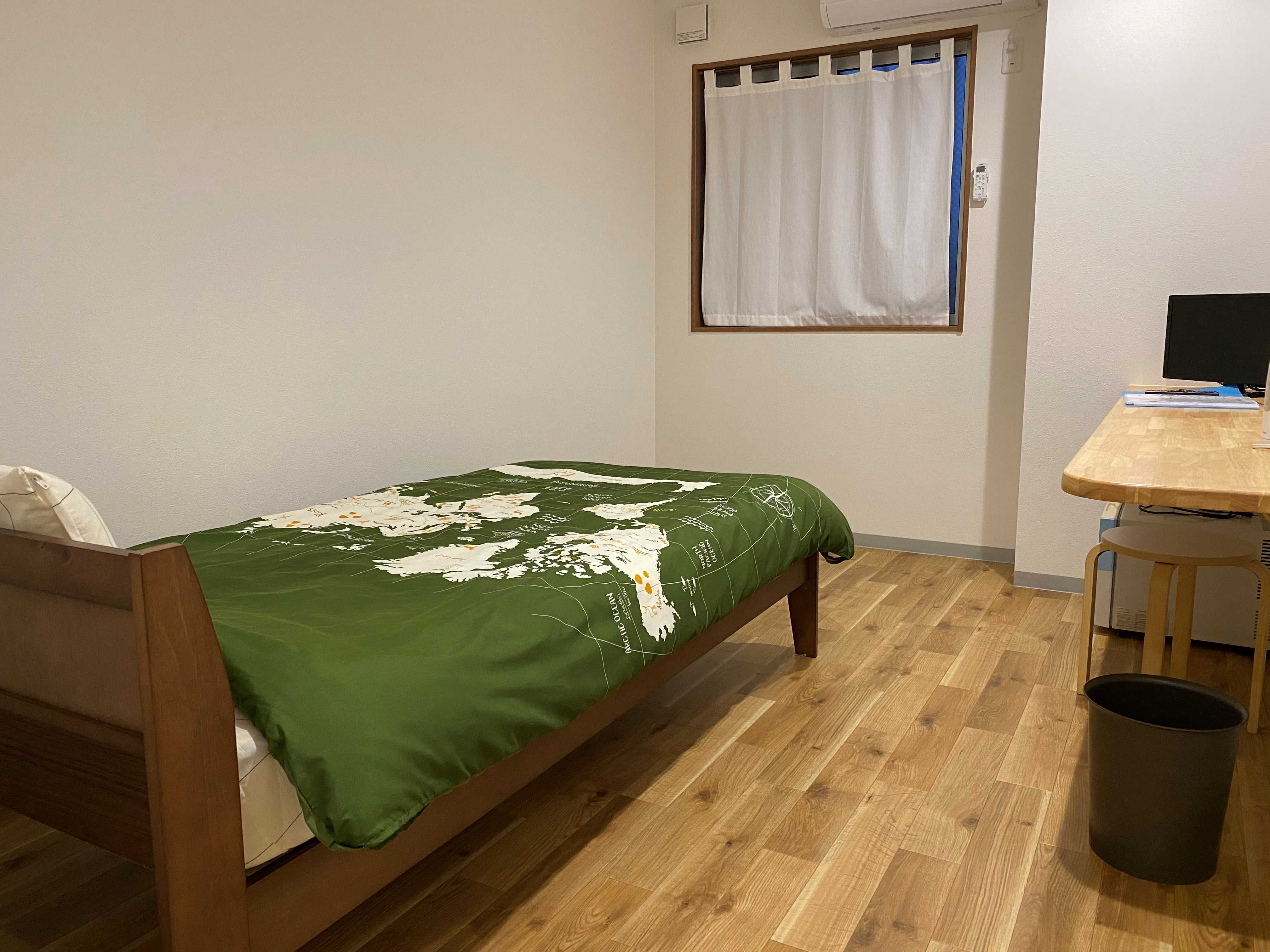 Room (green)