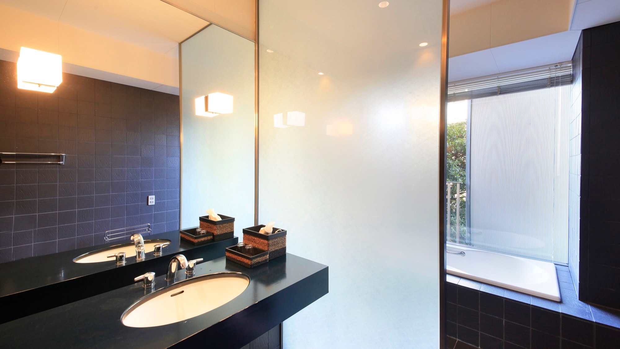 [Twin Japanese and Western rooms with bath] * Barrier-free room (example)