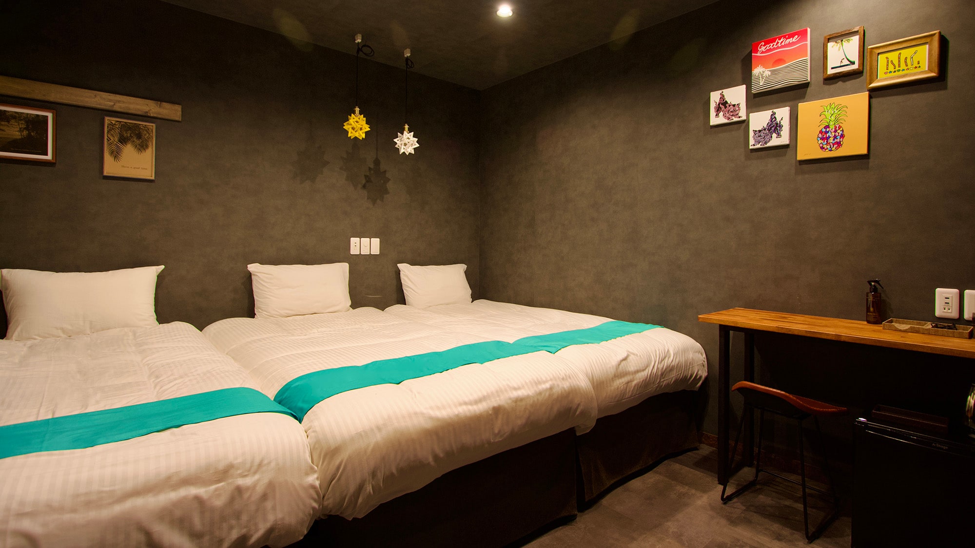 ・[Bed] Triple rooms are also available for a comfortable stay for three people.