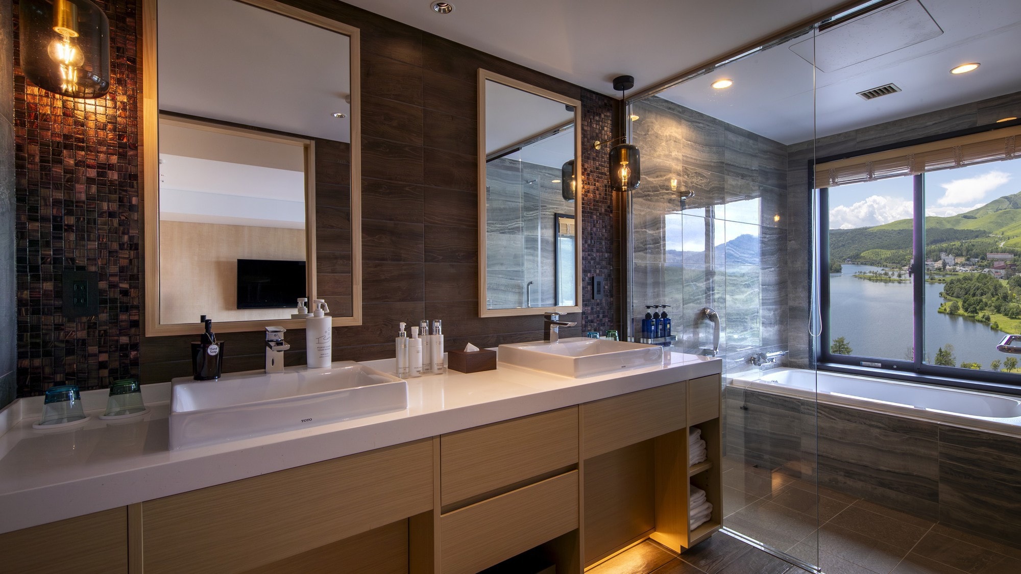 Suite Bathroom