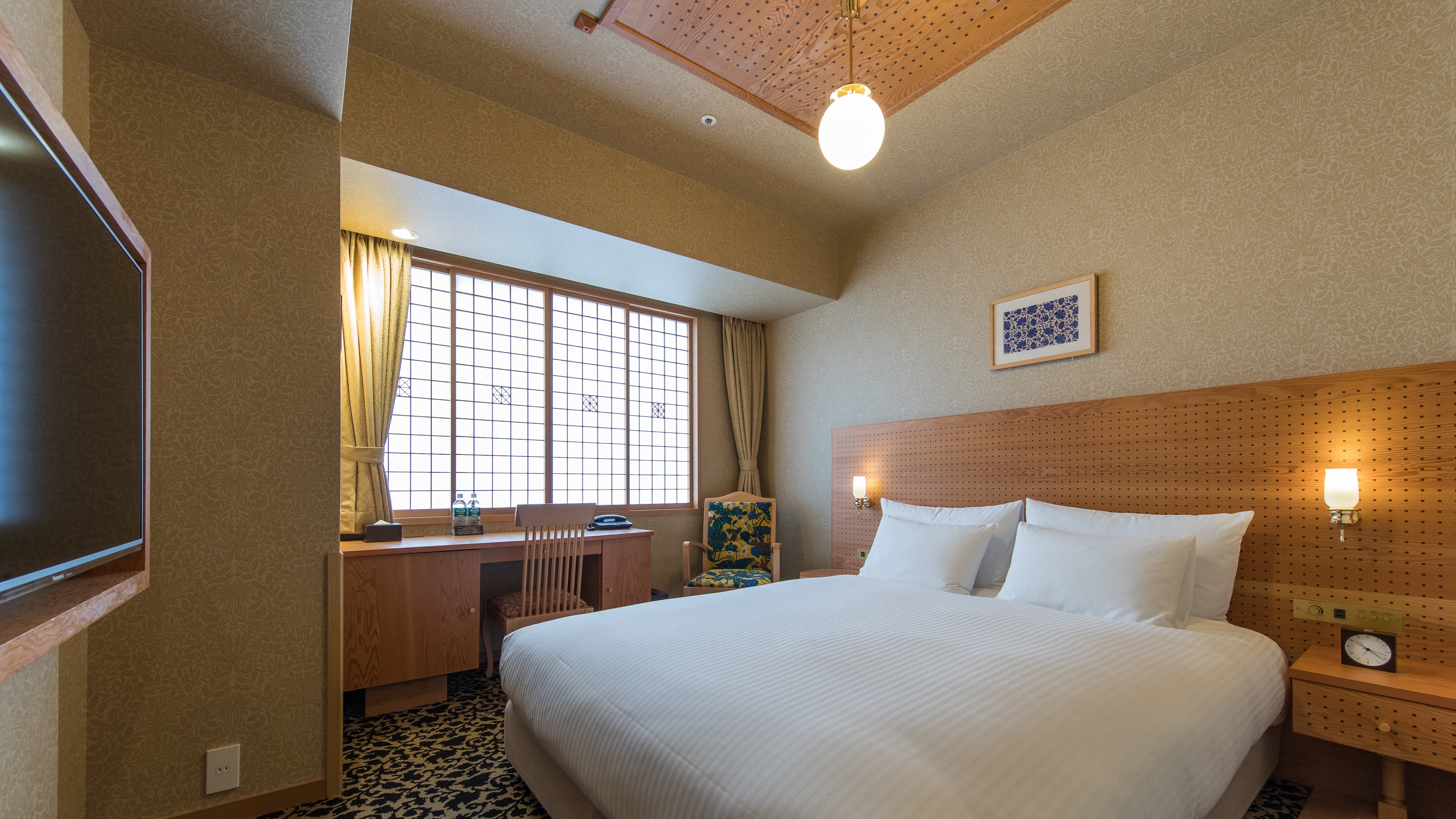[Standard Double] This room is ideal for both sightseeing and business, allowing you to relax.
