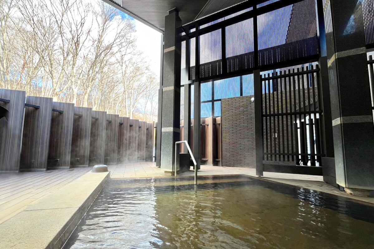 Open-air bath