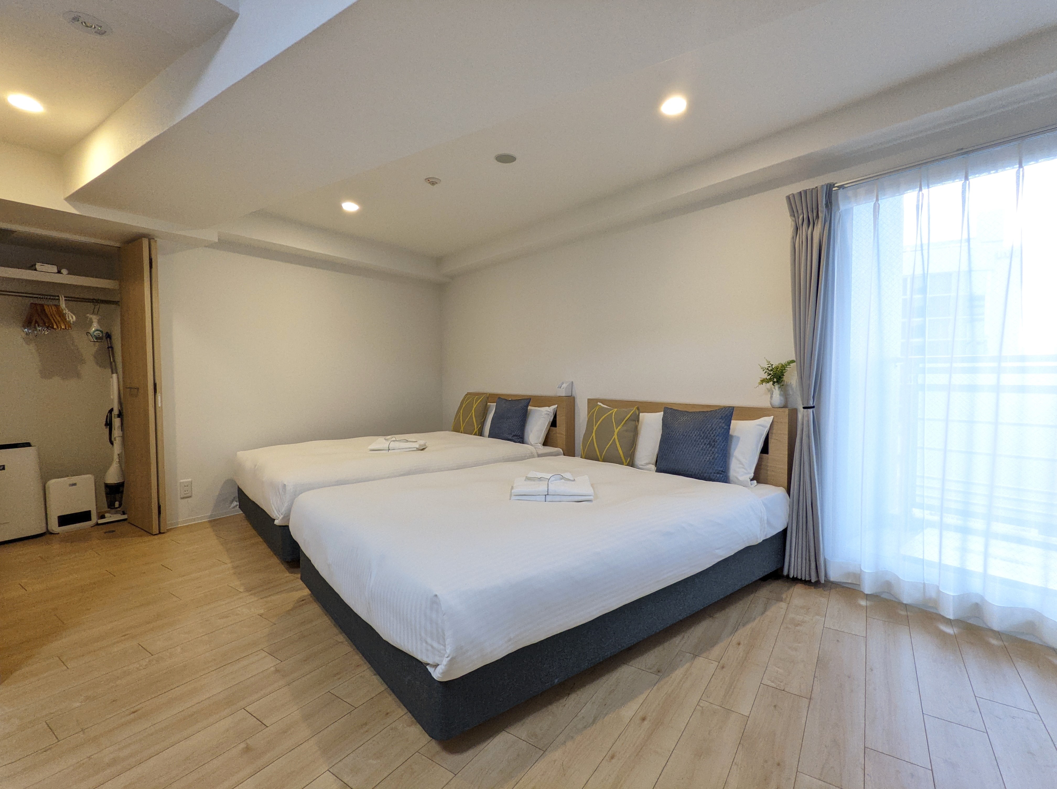 Corner double bed x2