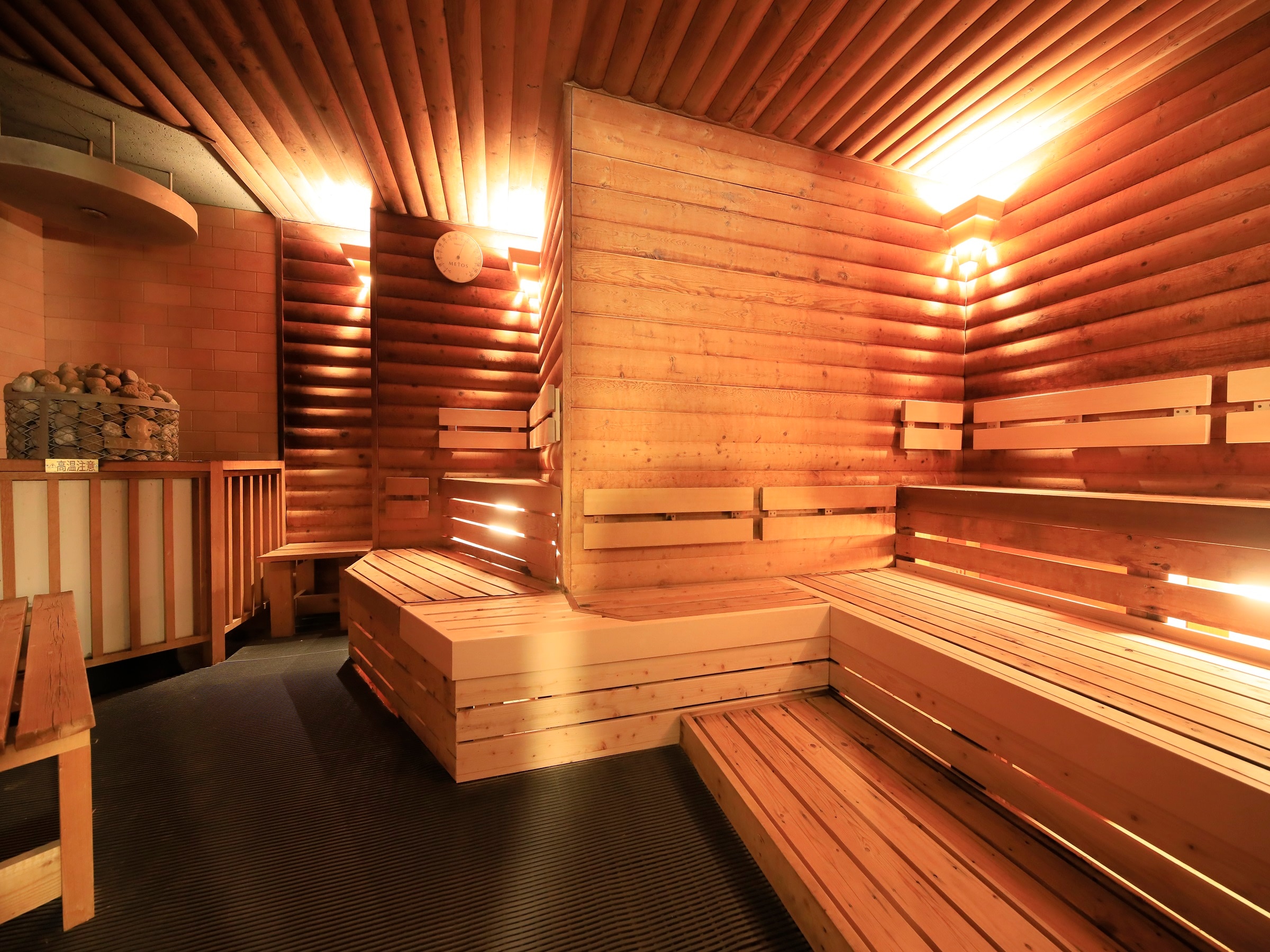 Large bath/sauna