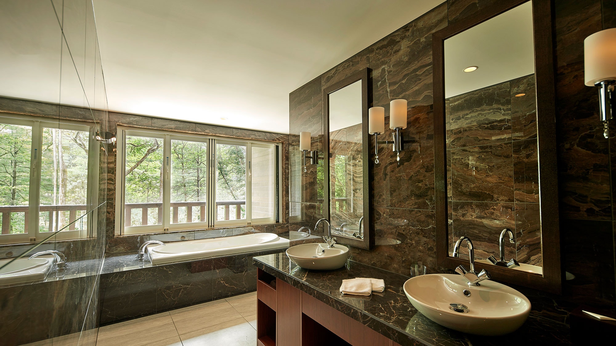 Mountaintop Suite/Bathroom