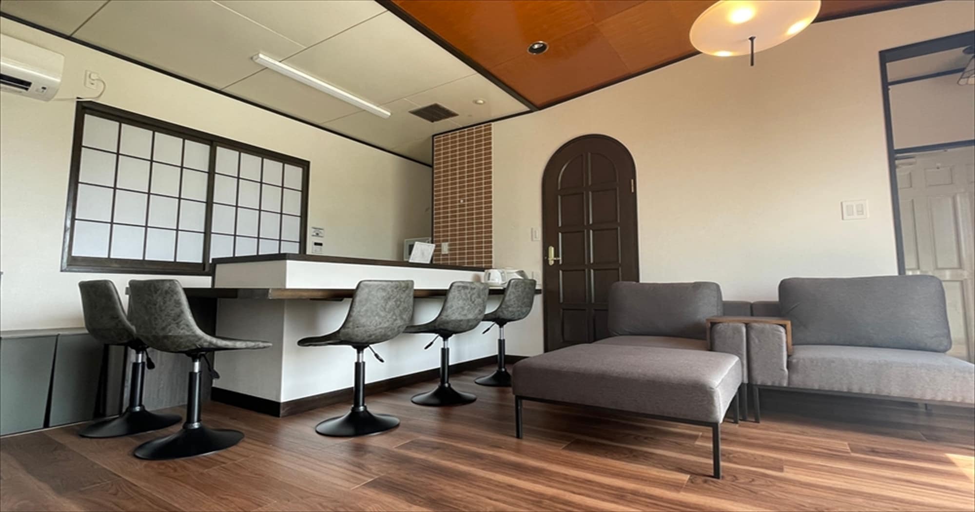 [Izu Skyline 196-1] ห้องนั่งเล่นและห้องรับประทานอาหาร
