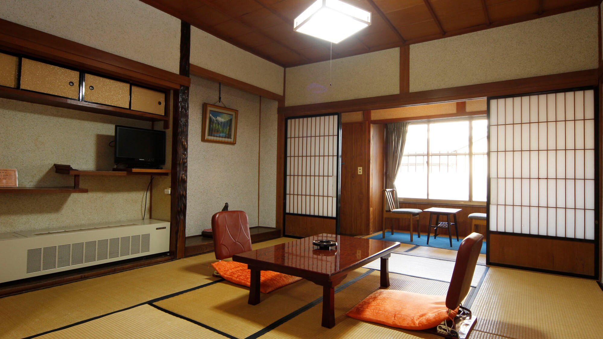 -Retro style Japanese-style room (no bath or toilet)- A sense of nostalgia and warmth that you may have seen somewhere before.