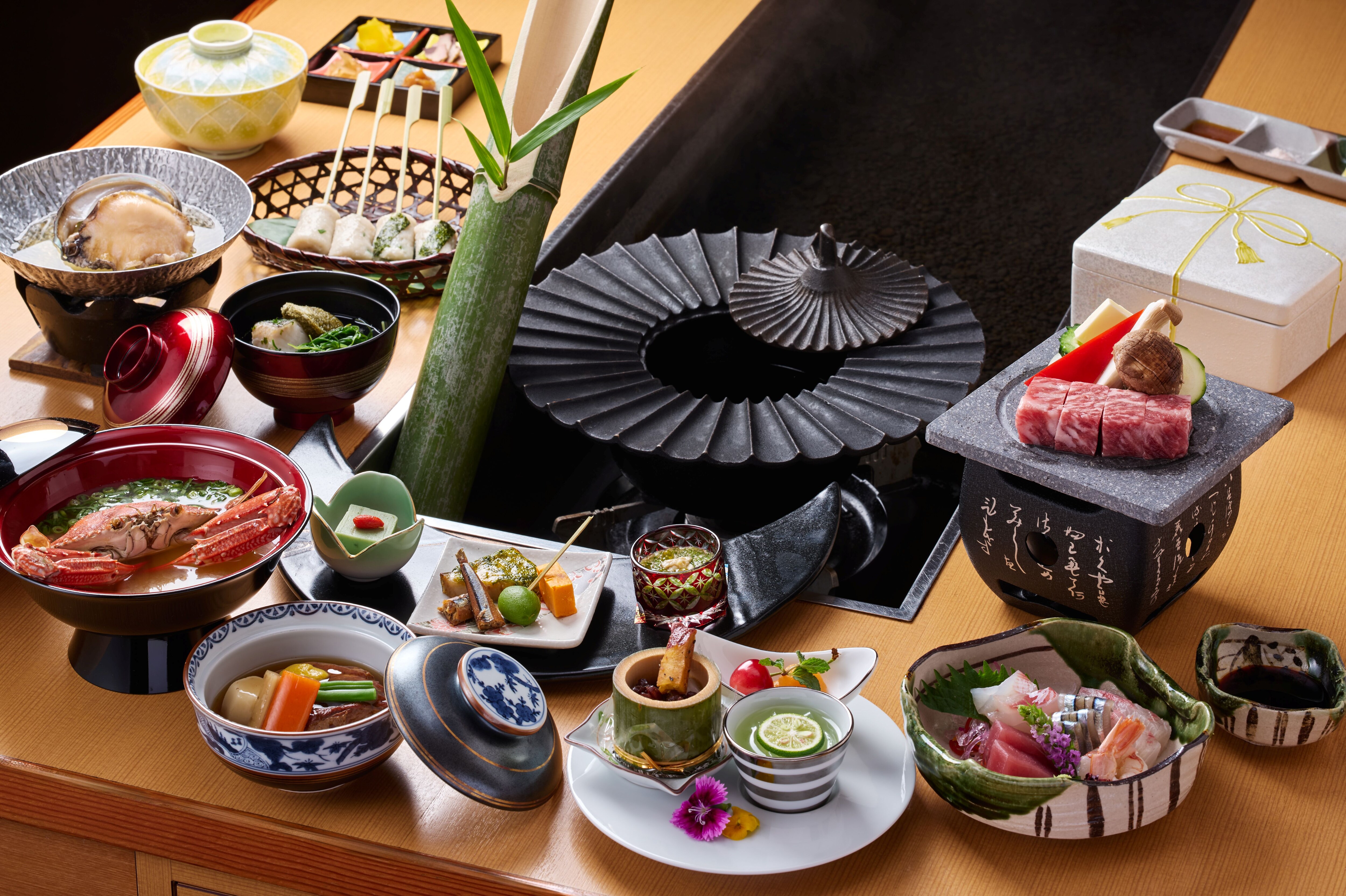 “熔岩烤黑毛和牛高级怀石料理套餐”