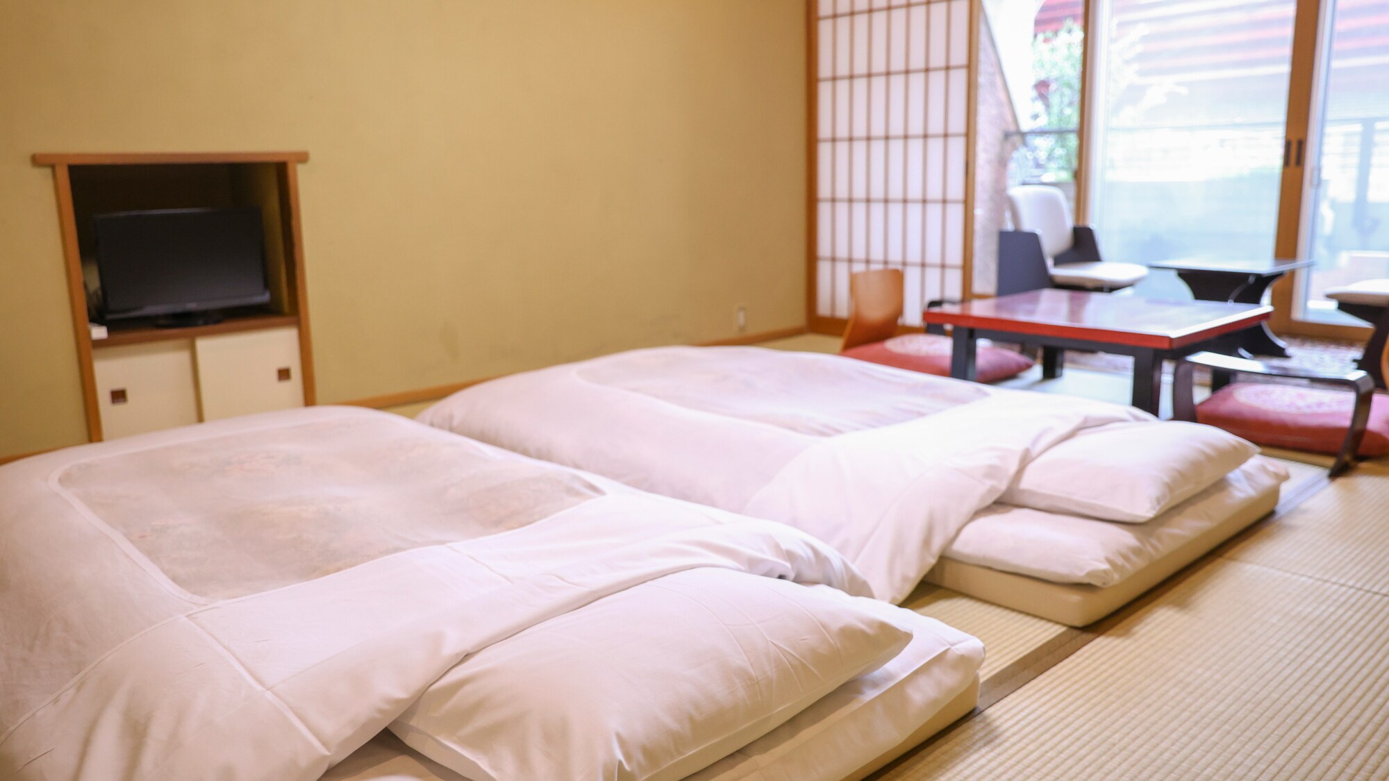 Image of a 10 tatami Japanese-style room, standard guest room, with futons