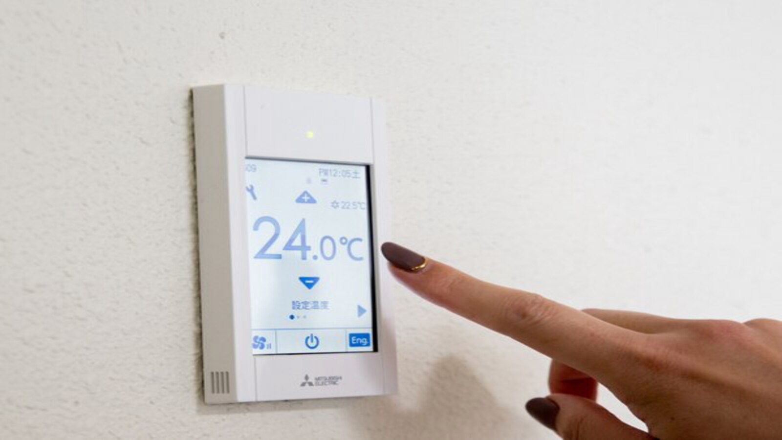 [Guest room] Individual air conditioning. Easy to operate with touch panel type. Please spend comfortably.