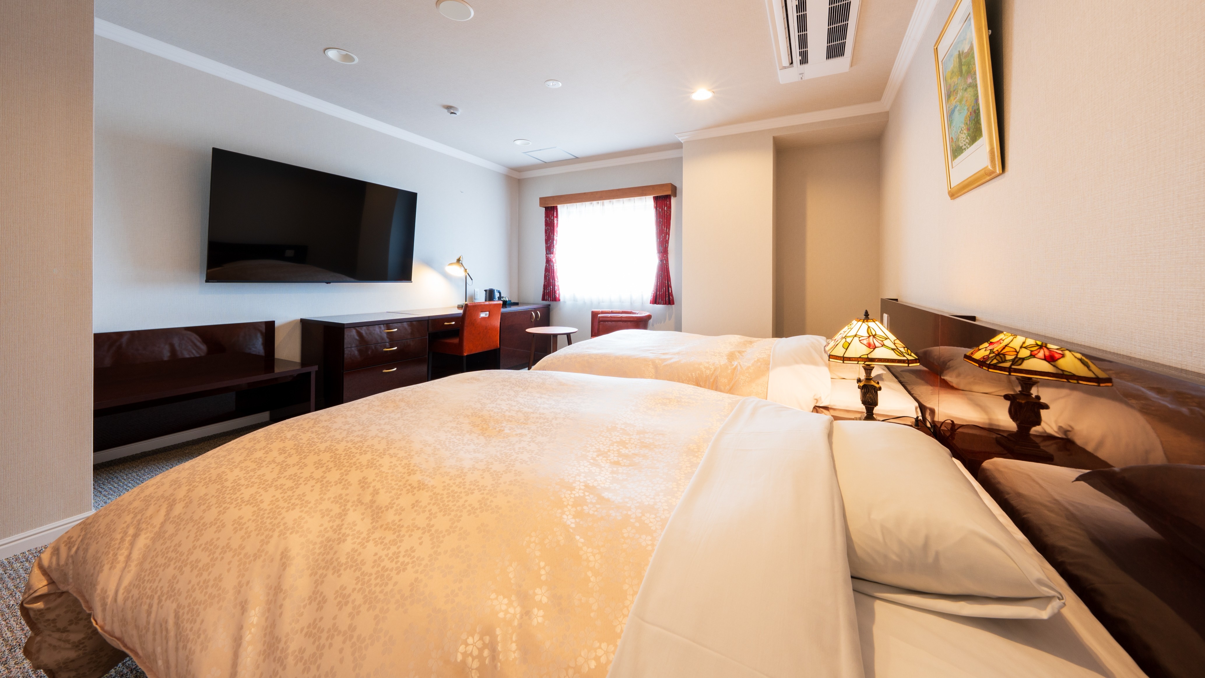 Premium Standard Twin (38m² / 2 semi-double beds 120cm each)