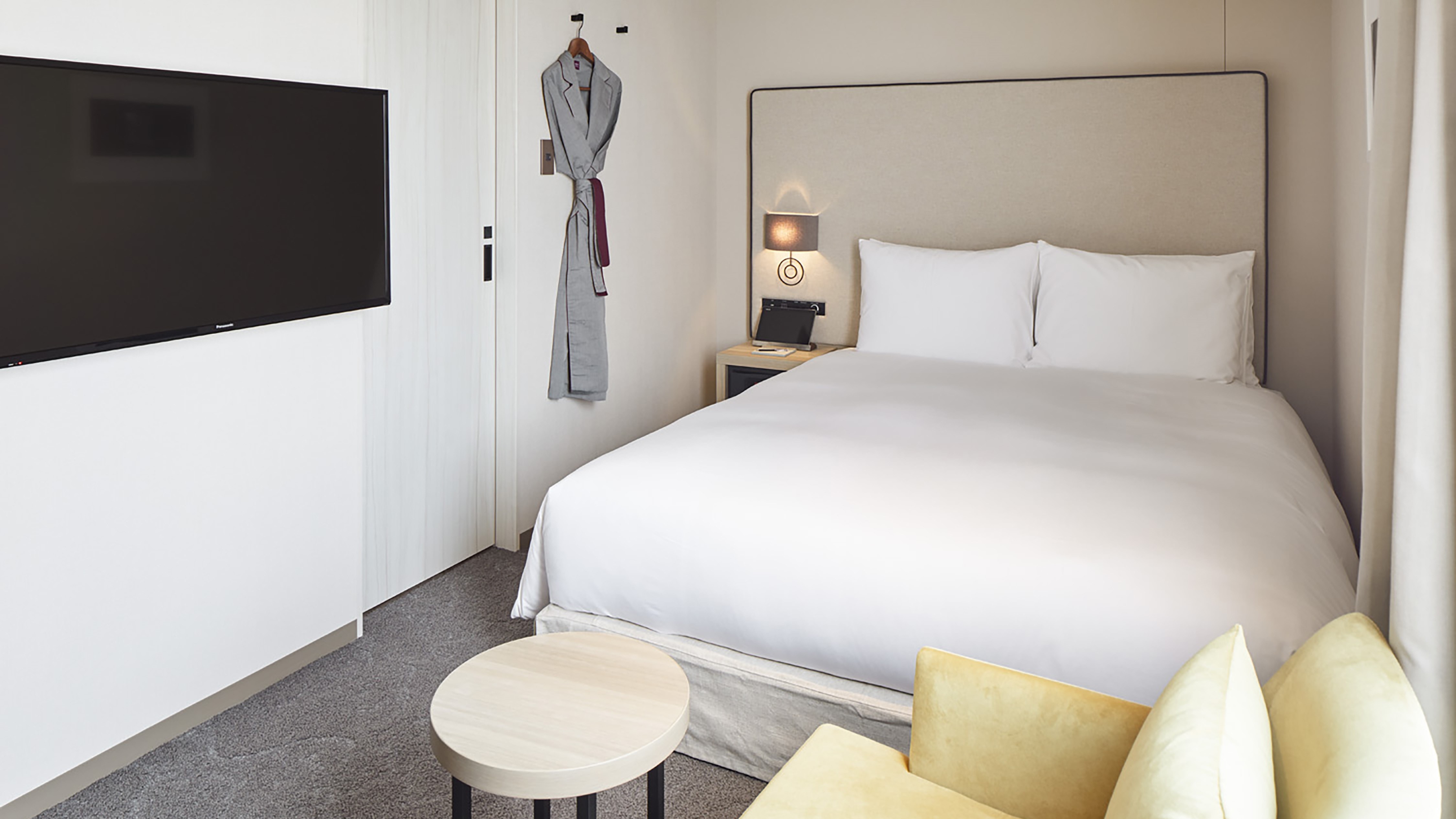 Double (18m², bed width 160cm)