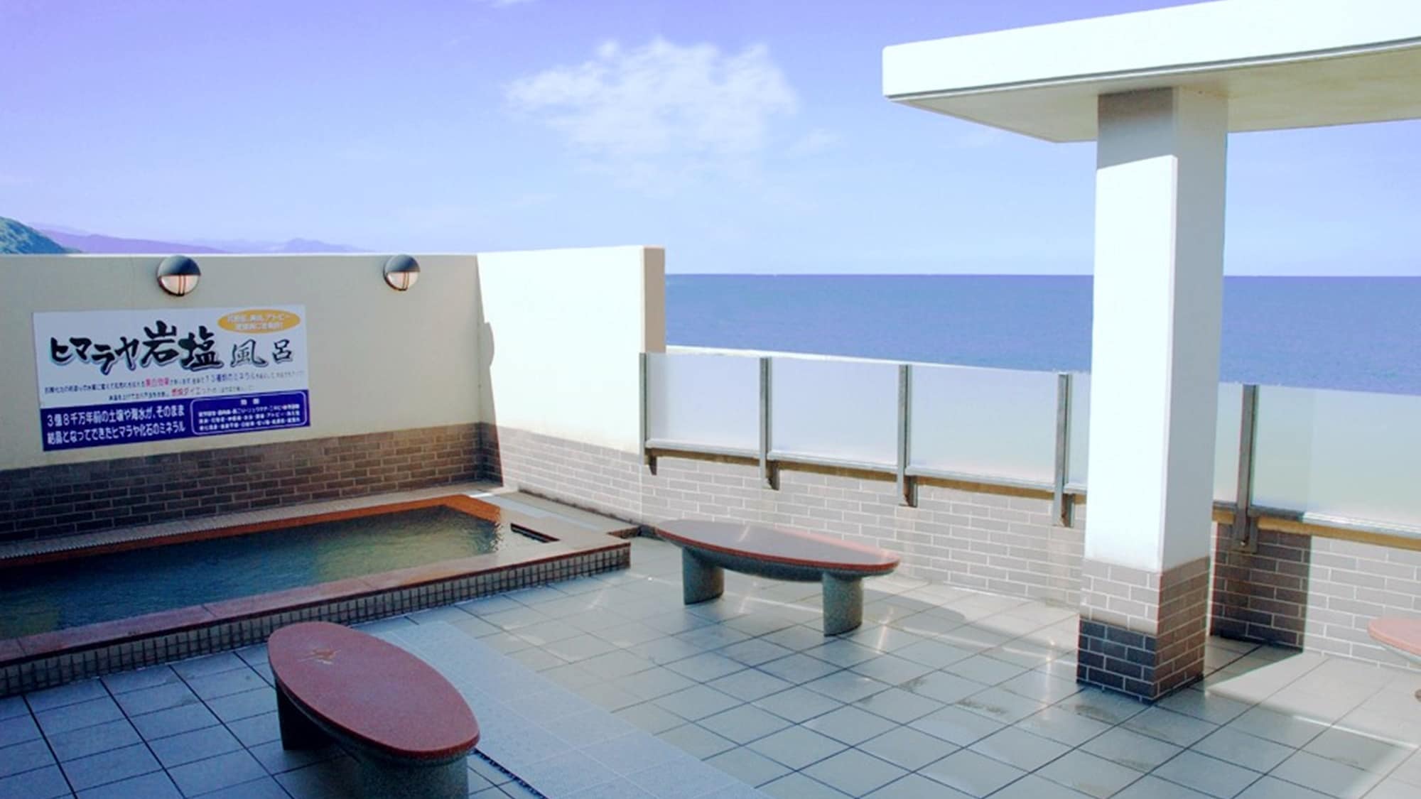 *Observation bath (closed in winter)/Relax in the open-air bath while gazing at the ocean...