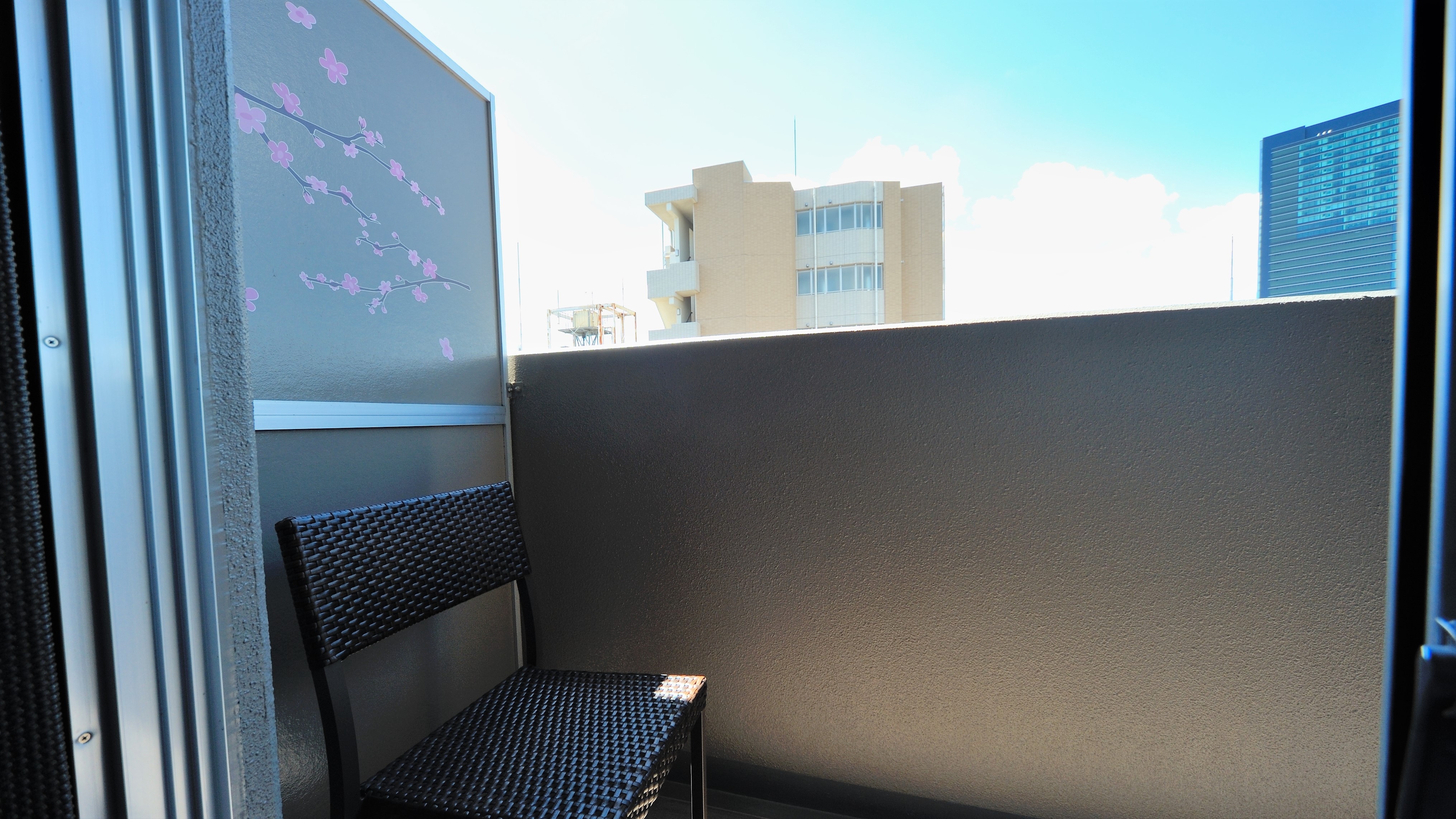 Balcony (some rooms only)