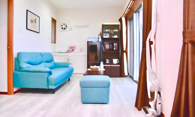 Ruang tamu Maenuhama 6 tatami dengan dapur mini