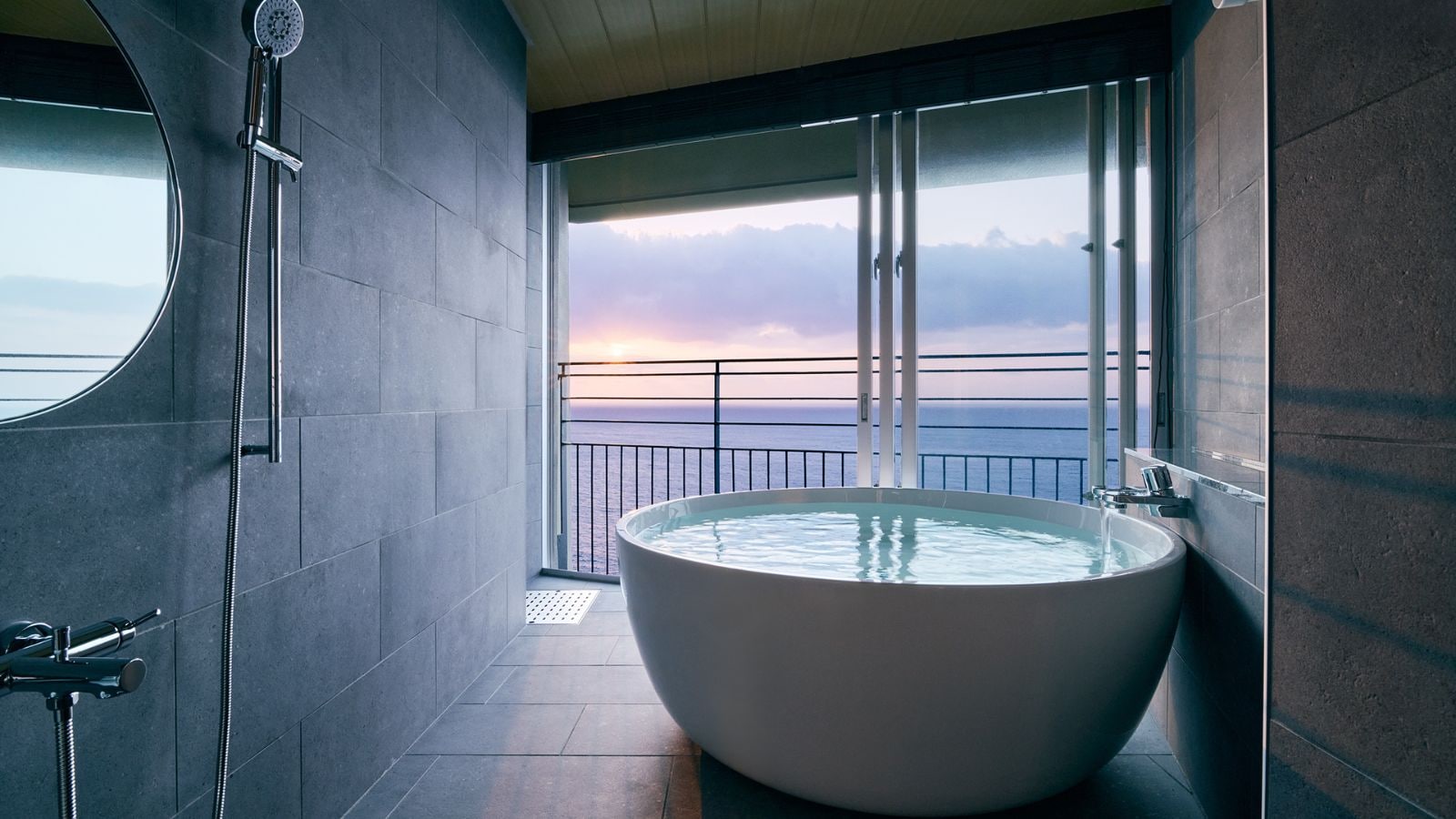 Hot Spring Suite | Natural hot spring water panoramic bath