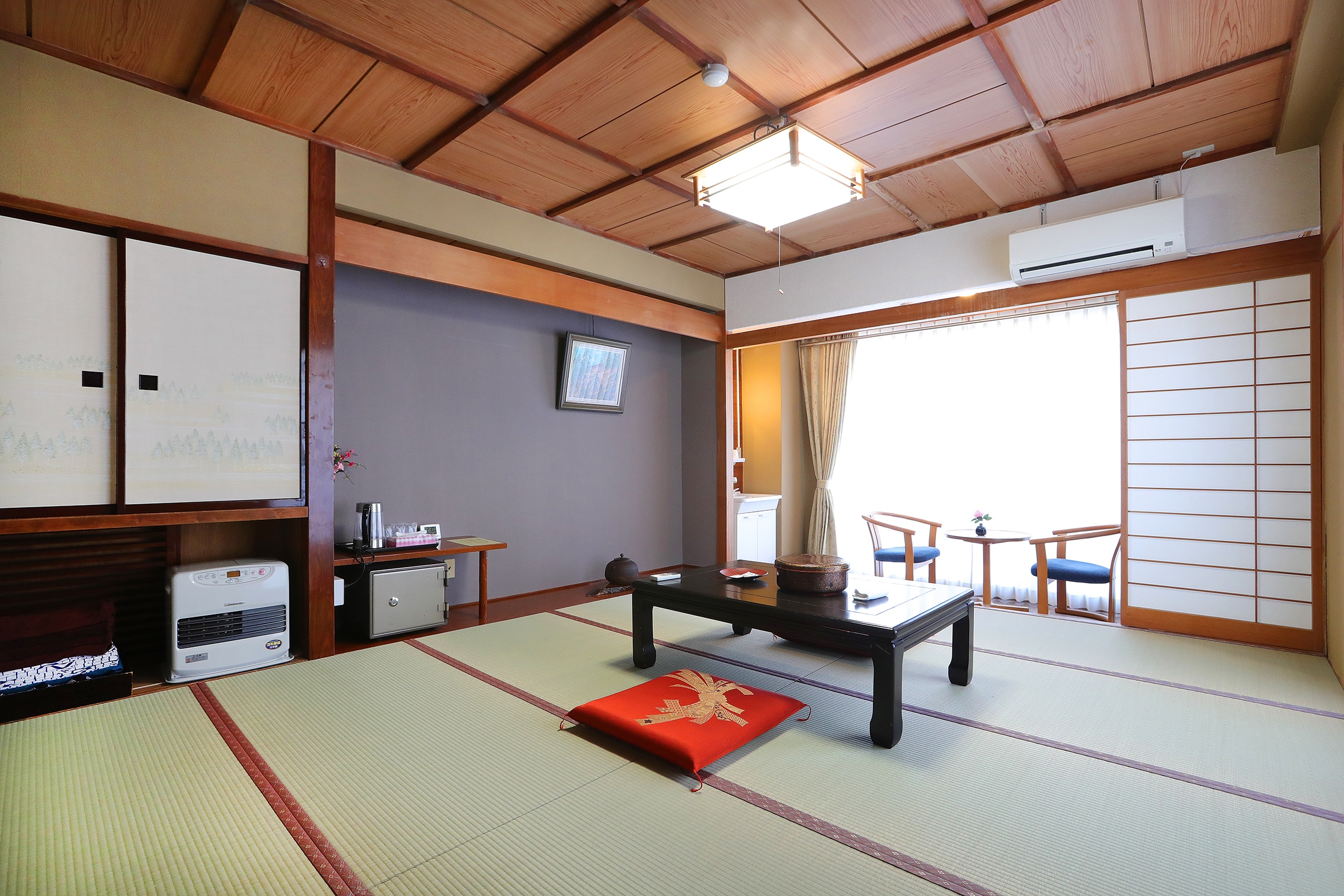 405 rooms