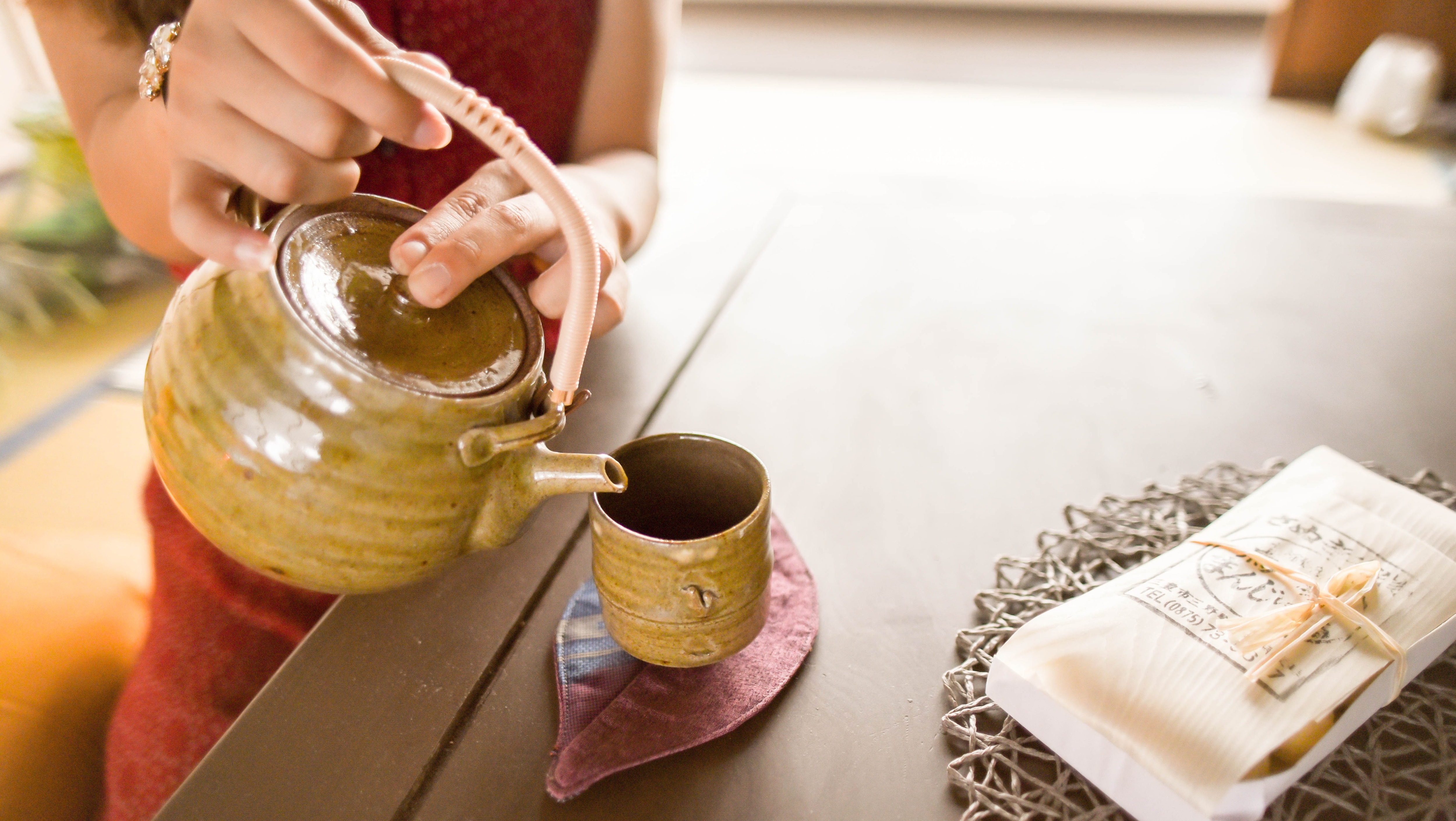 Istirahat minum teh dan bersantai