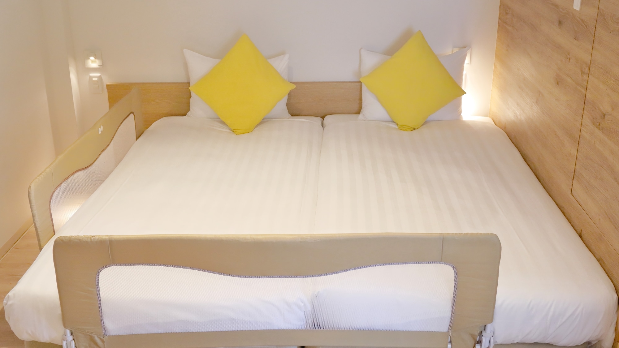 [ยินดีต้อนรับ Baby Inn/ห้องรับรอ  ง] มียามกั้นเตียงให้บริการ