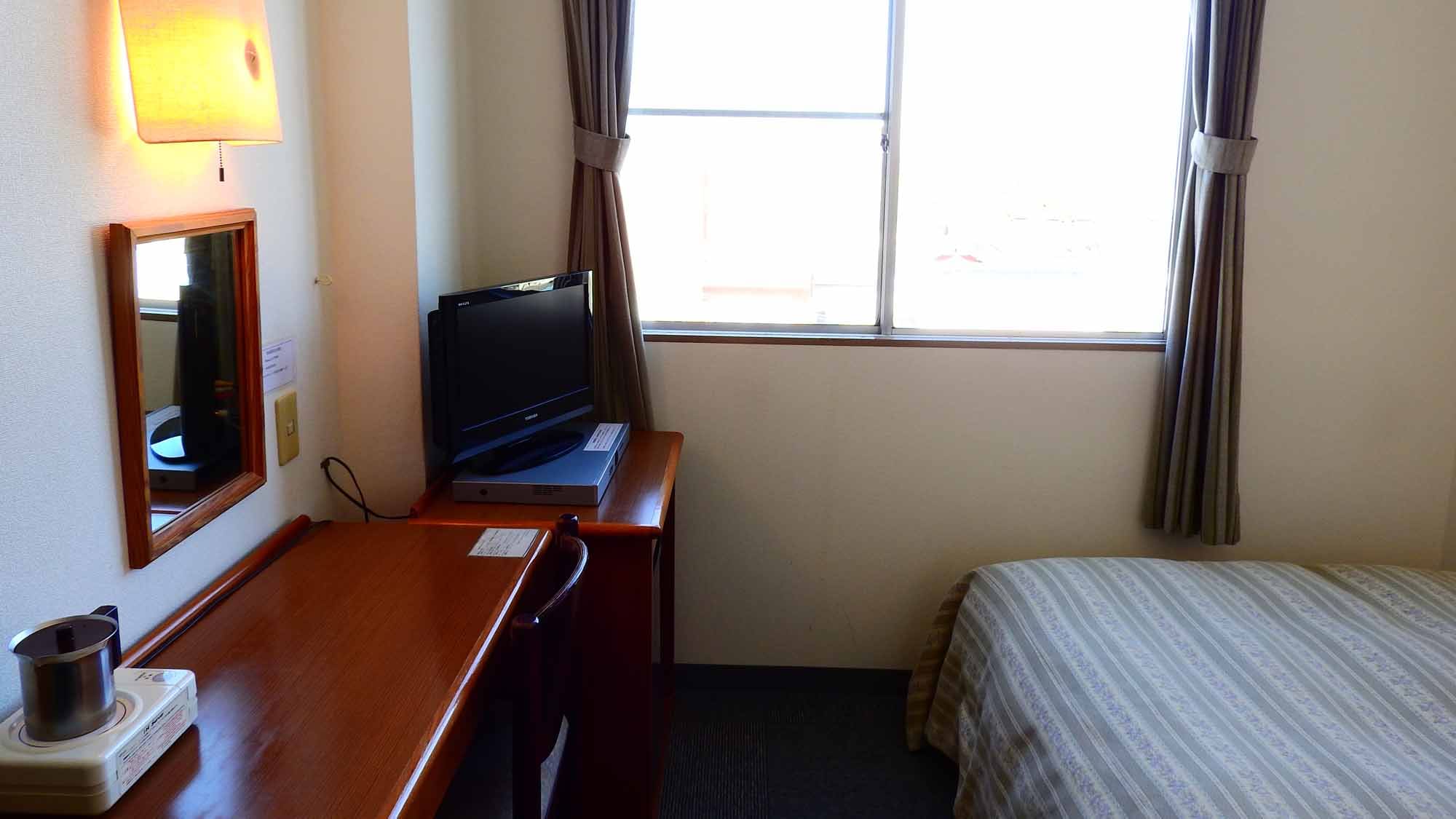 *Single room (with bathroom and toilet): Approx. 11 square meters. Wi-Fi connection available! Smoking and non-smoking rooms available.