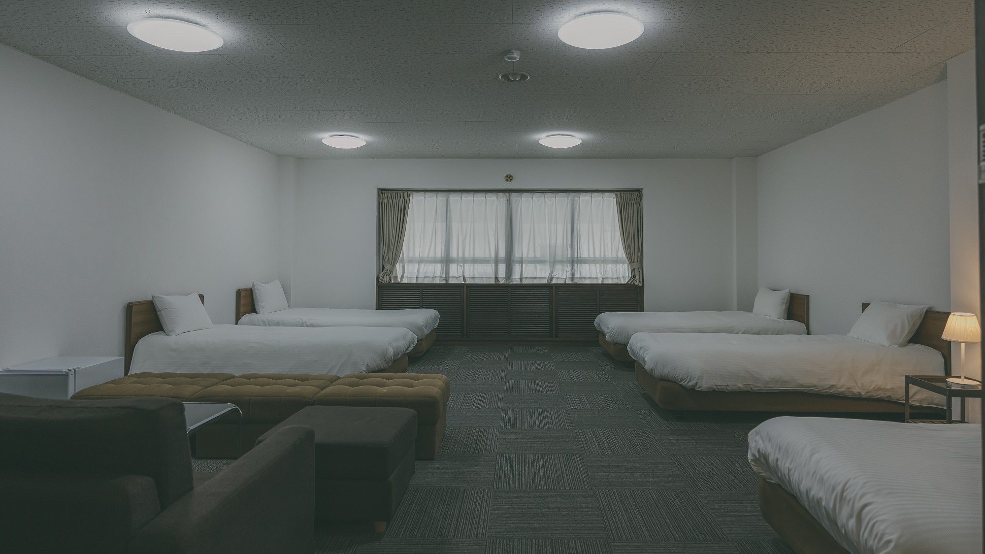 □ [Western-style room with 5 beds] No bath/45 square meters