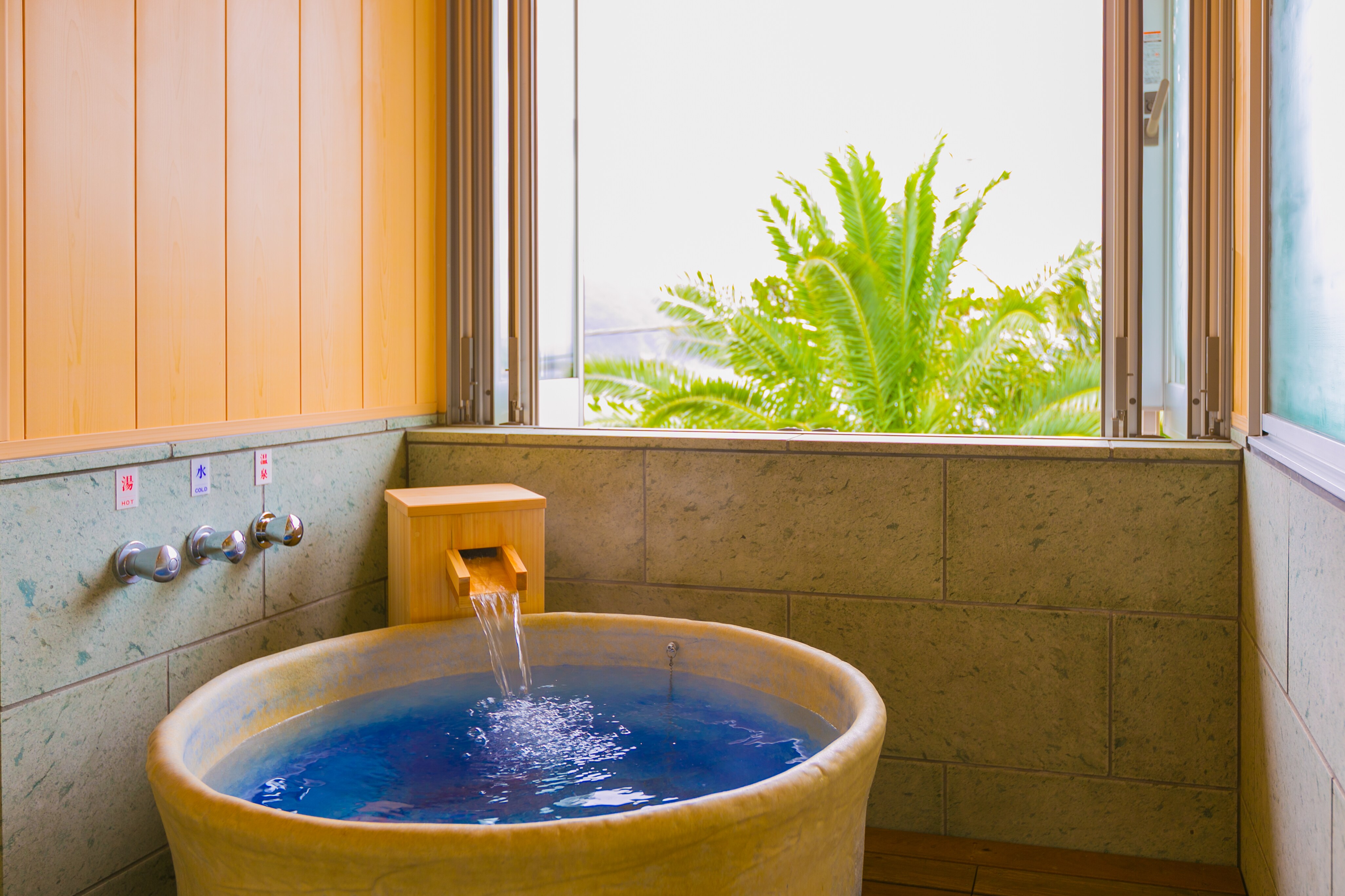 Image of a guest room with a semi-open-air bath