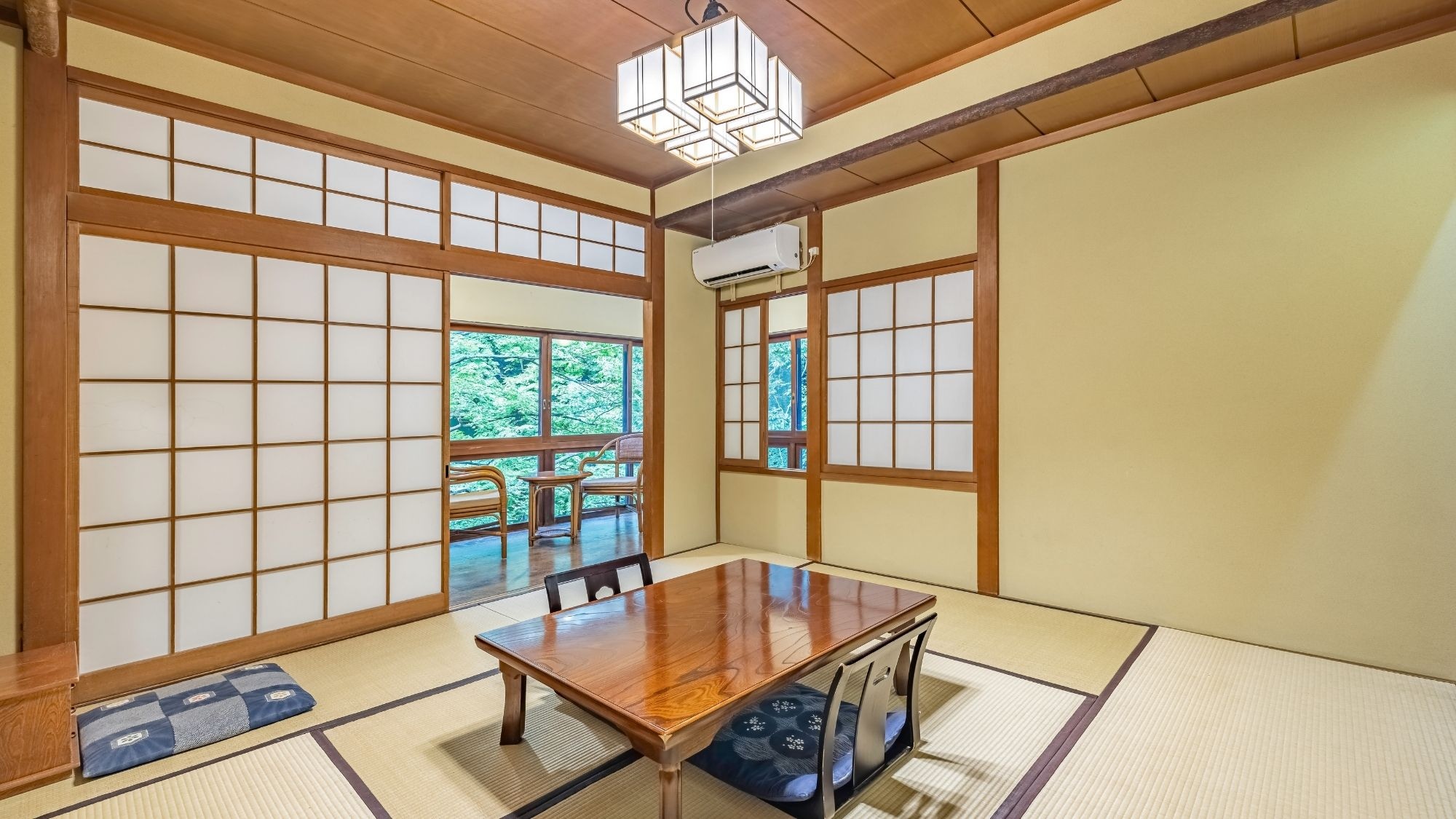 Japanese-style room (example)
