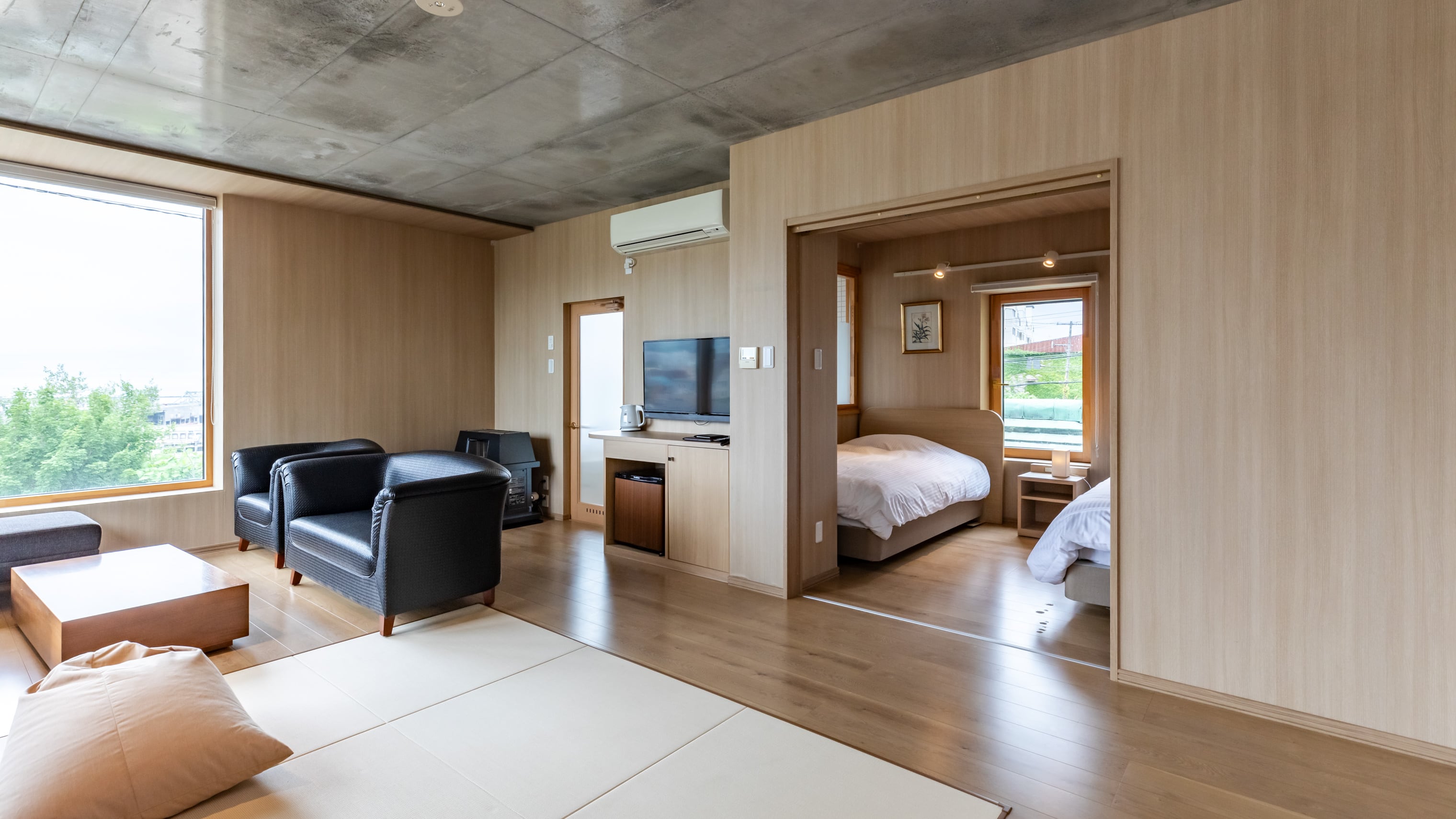 Panorama Suite (2 semi-double beds)